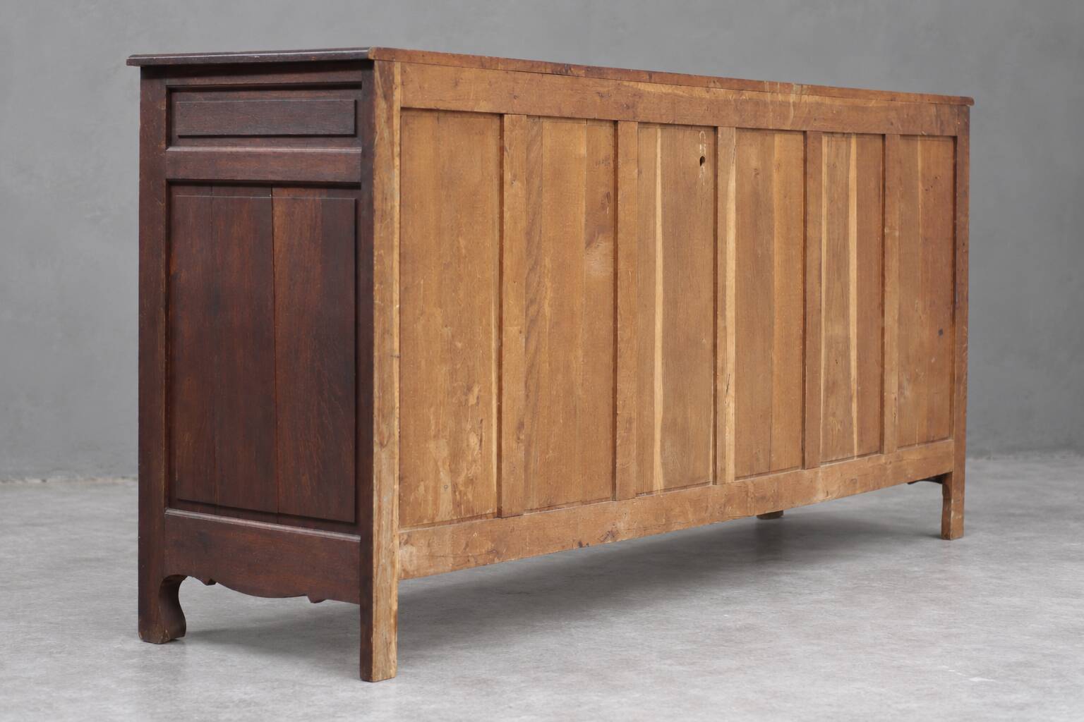 Sideboard or buffet in the Dudouyt style, made of solid oak wood.