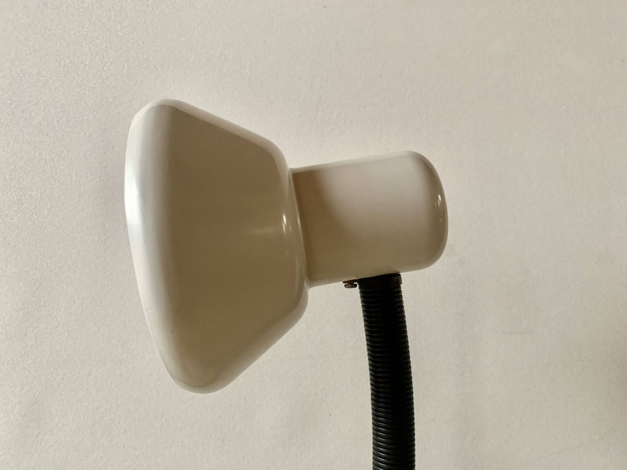 Lampe de bureau métallique vintage blanche et noire