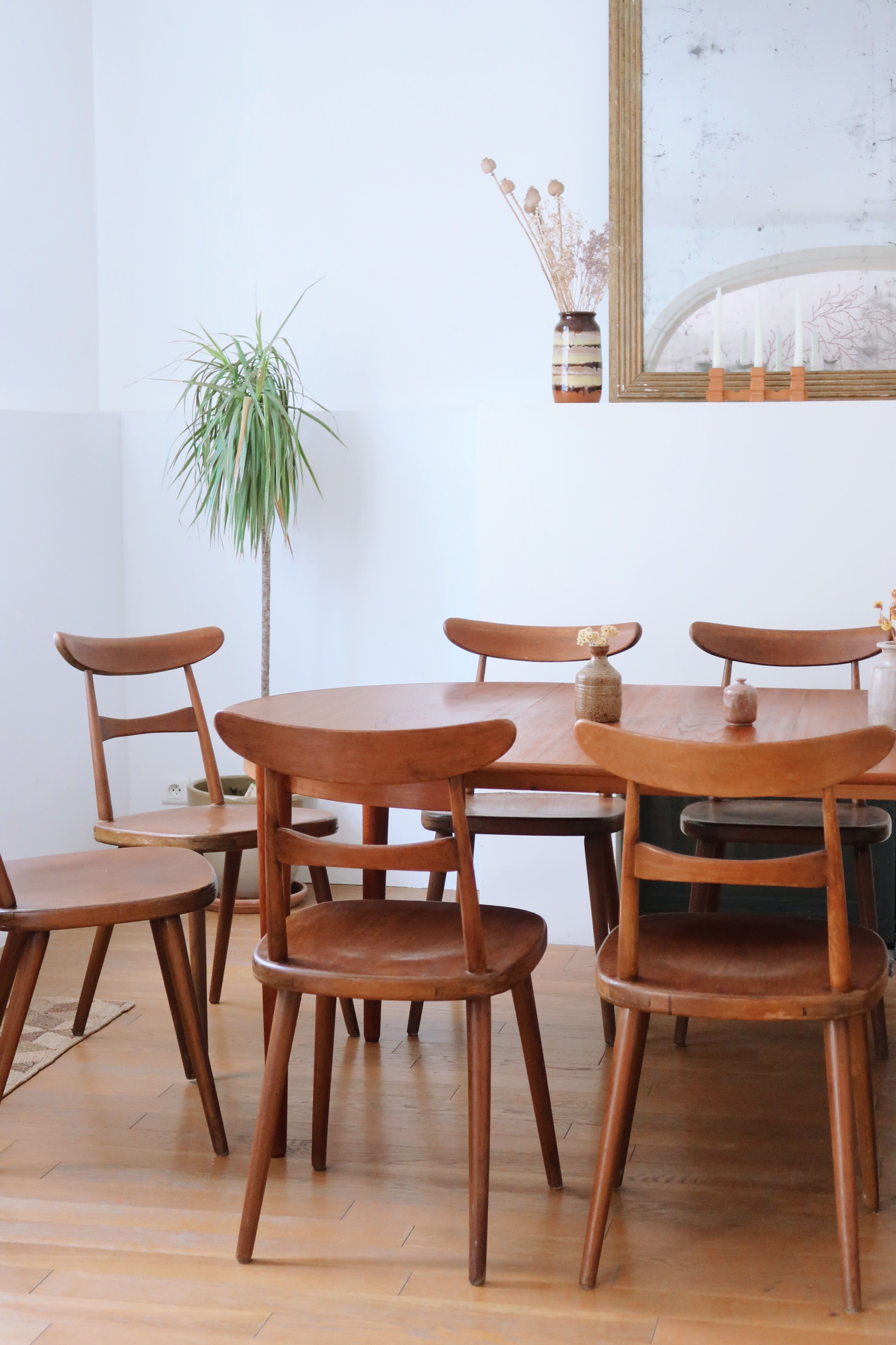 6 Scandinavian bistro chairs