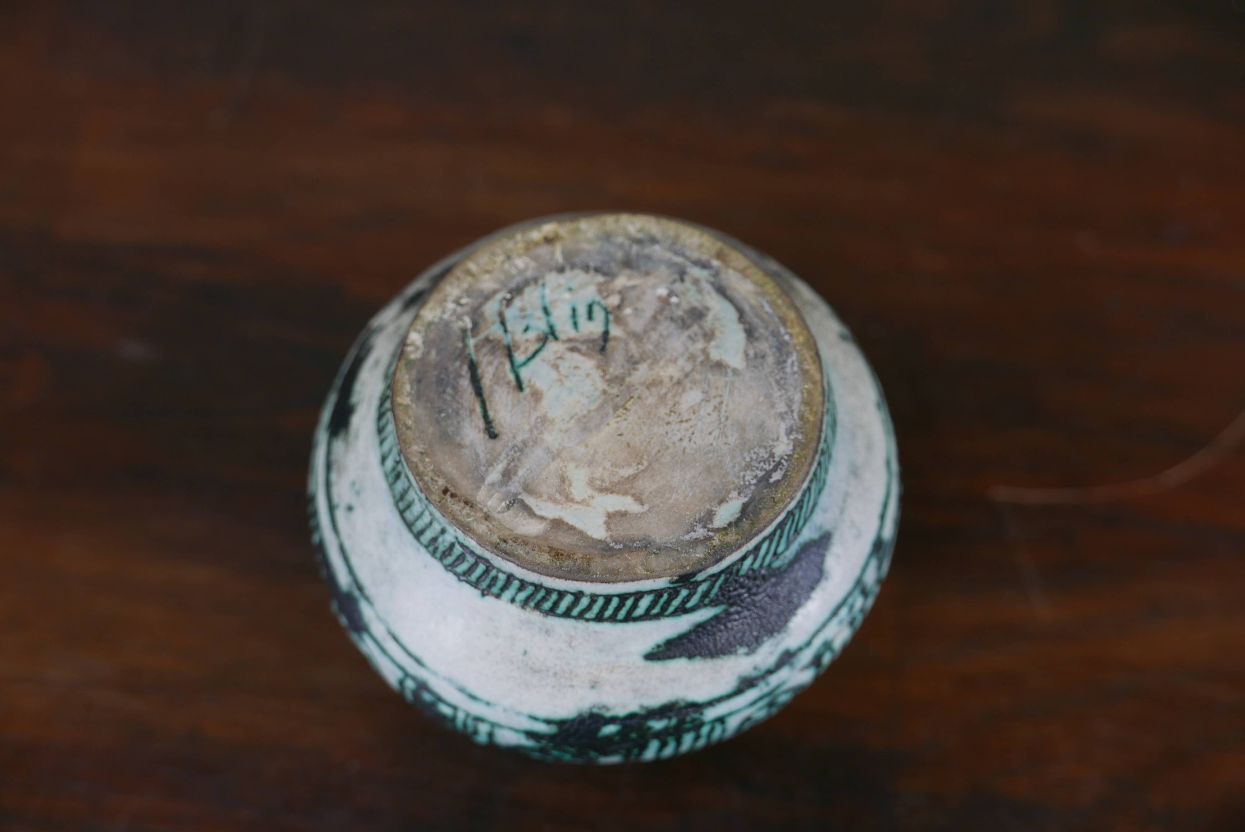Petit vase signé Jacques Blin.