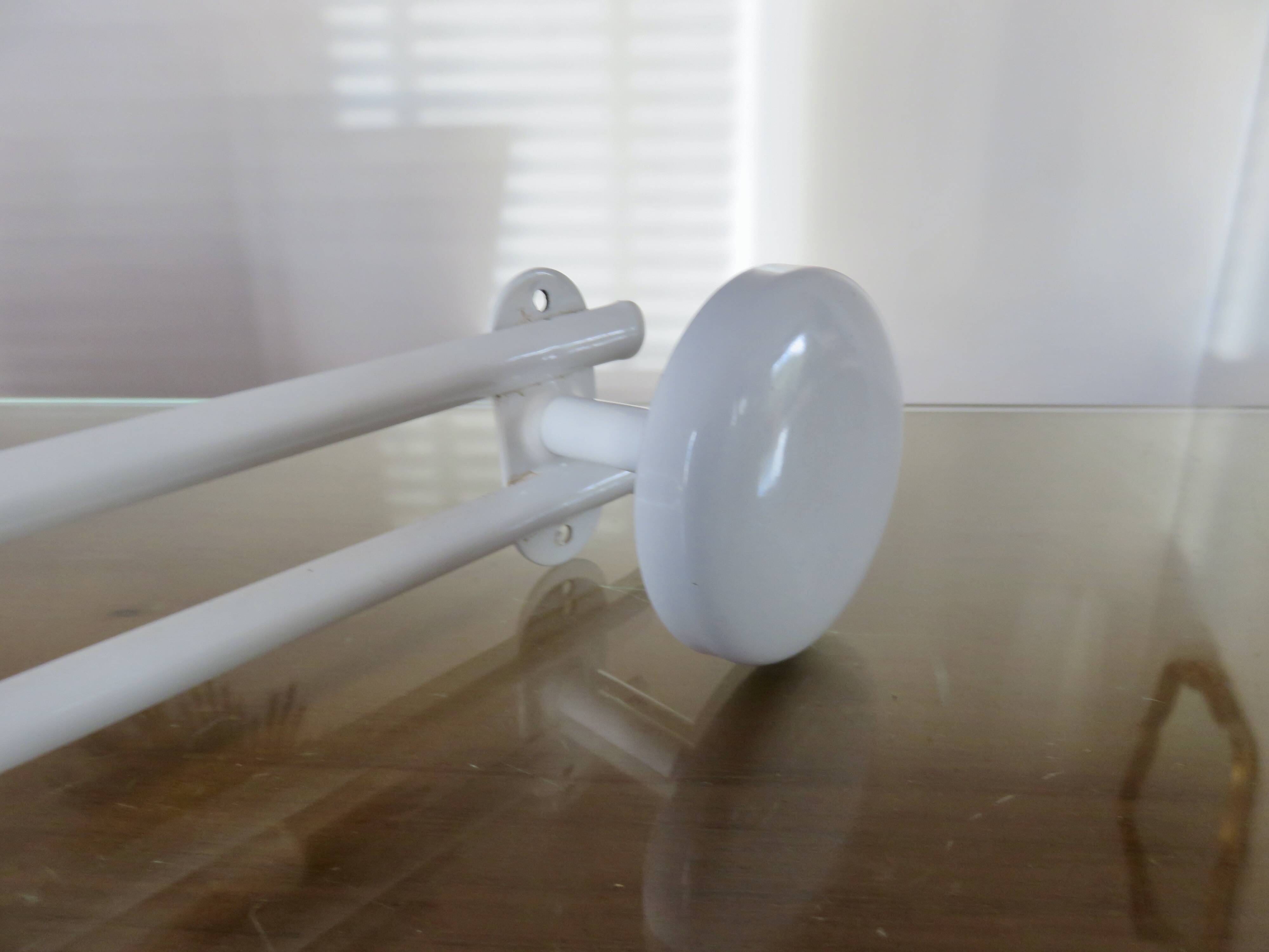 Portemanteau mural en métal laqué blanc à 3 patères, 1980