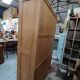 Grande vitrine ancienne en bois massif blond façon meuble d'apothicaire