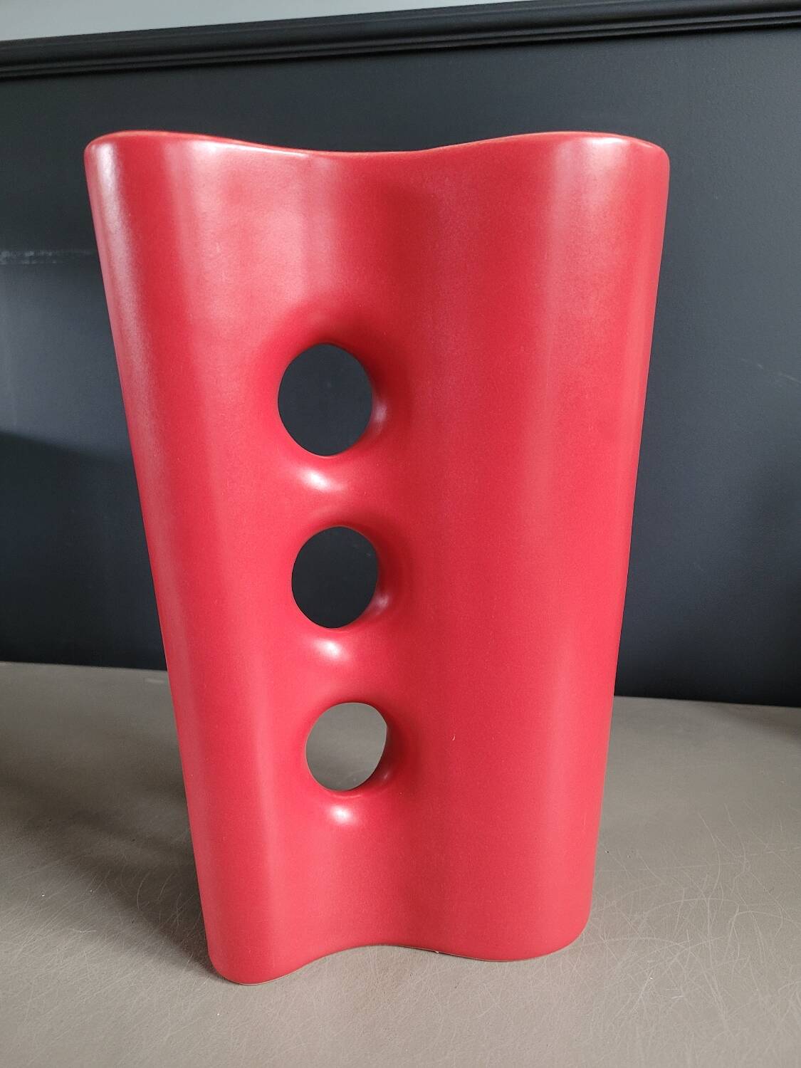 Vase en céramique rouge mat, 1960