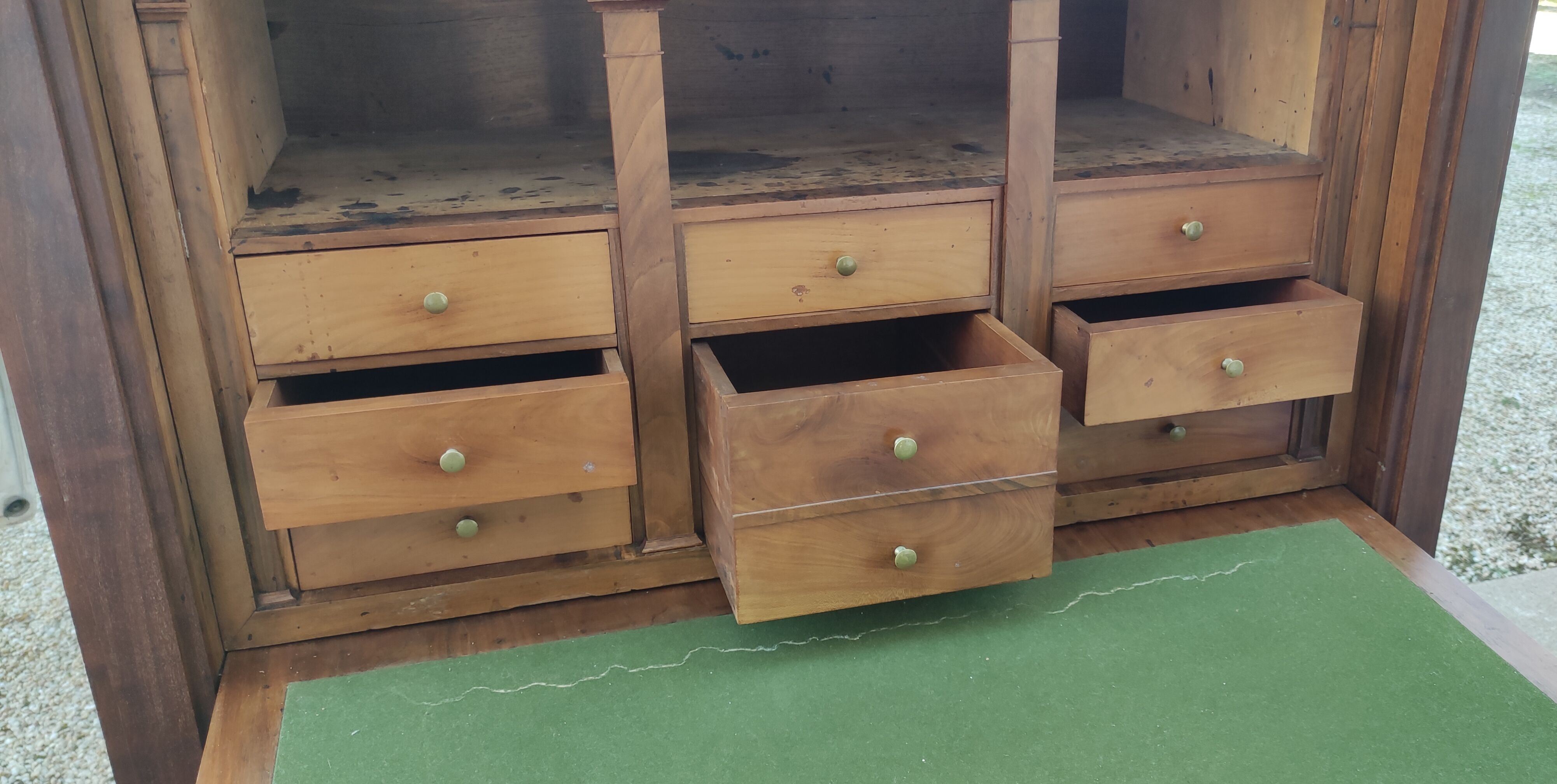 Former mahogany secretary