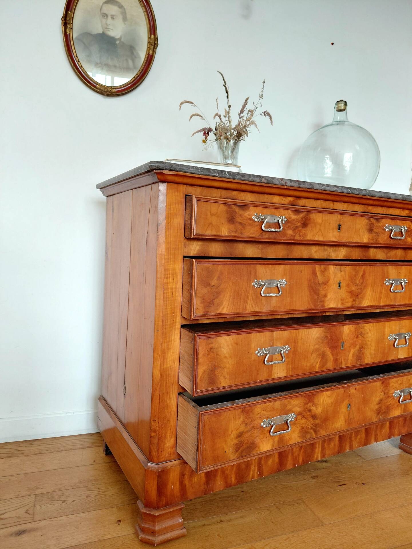 Louis-Philippe Commode (19th century) Walnut Burl Saint Anne Marble