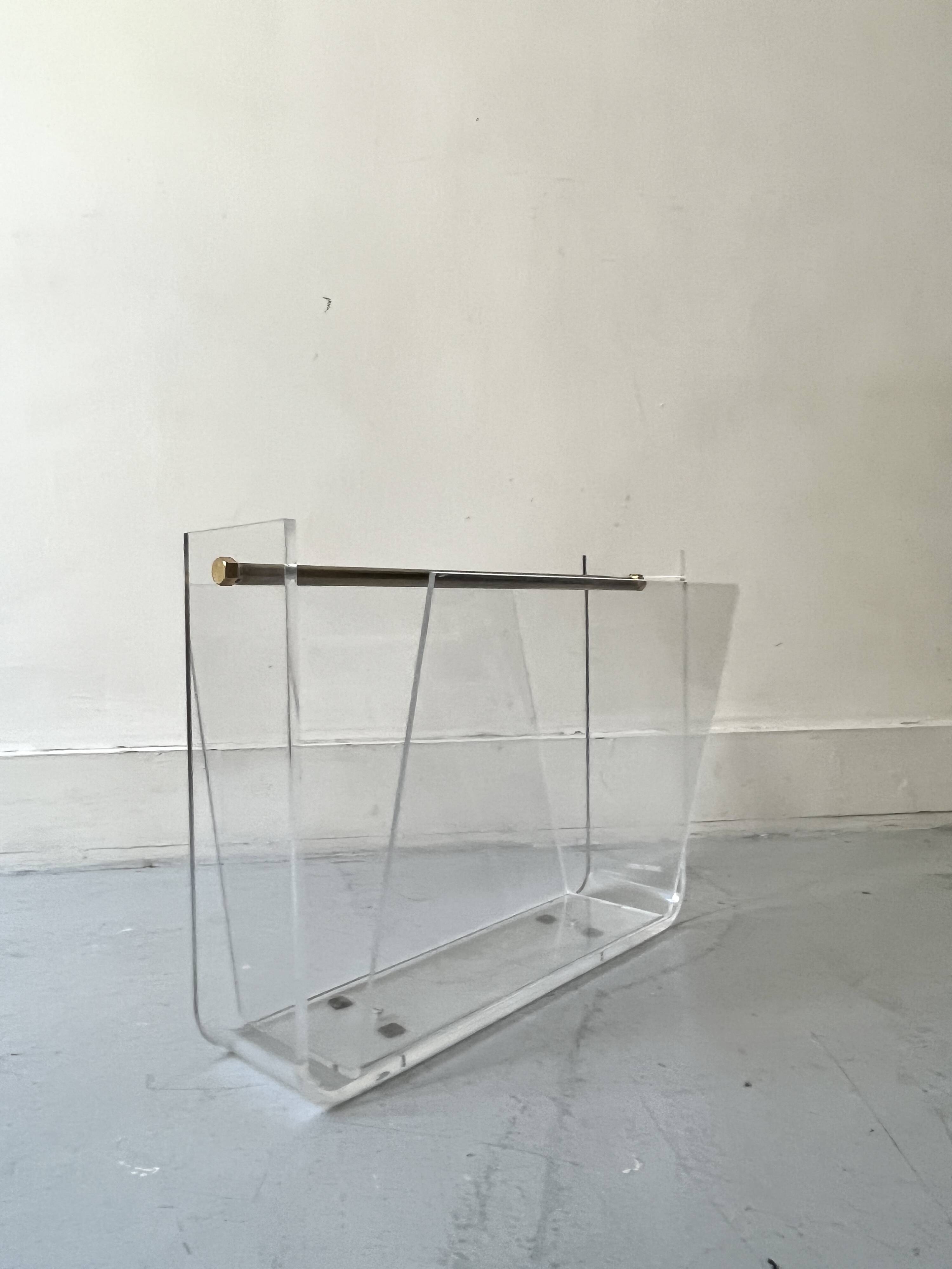 Plexiglas and brass magazine rack - David Lange for Roche Bobois, design 1970