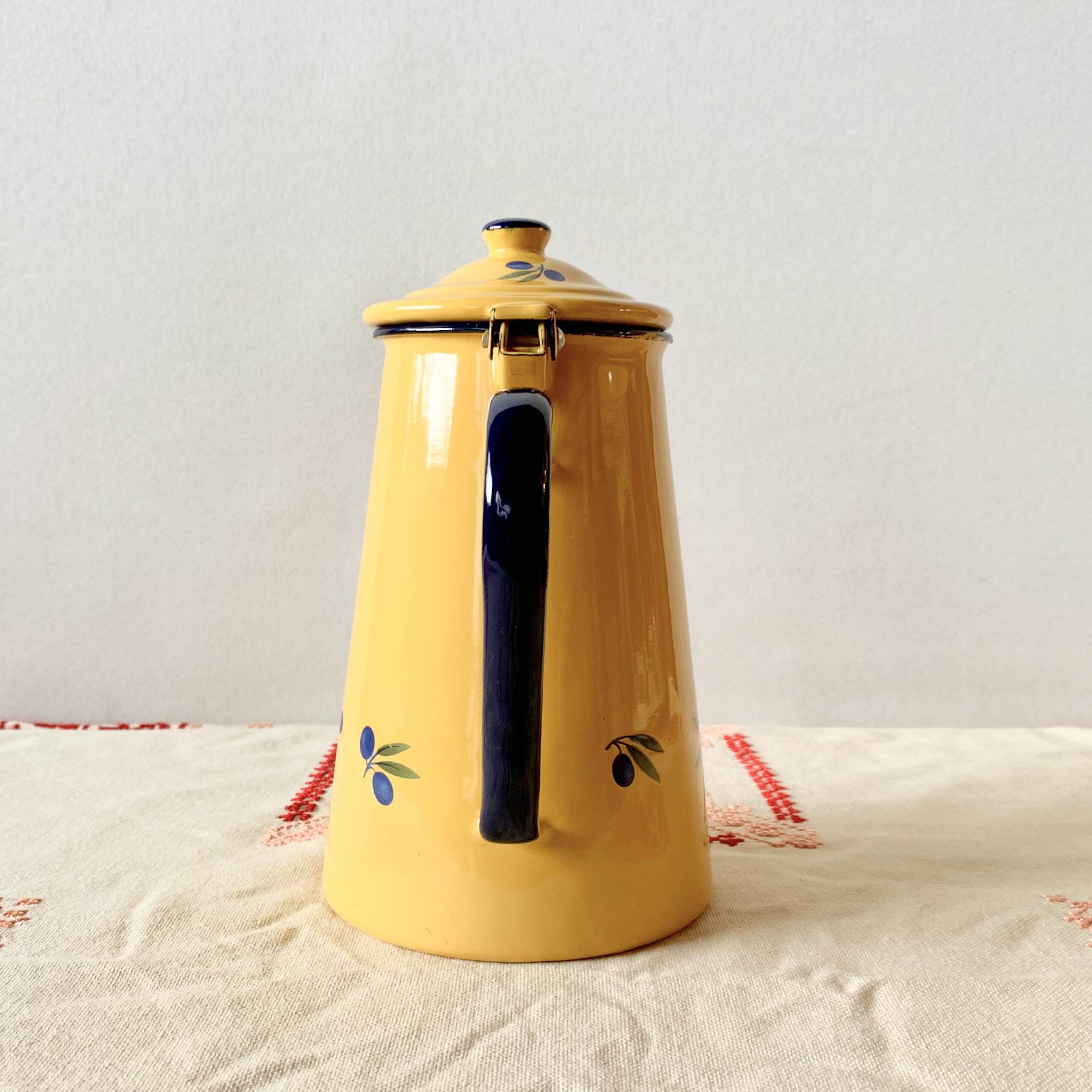 Old coffee maker in yellow enameled sheet metal - olive decor