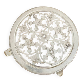 Aluminum trivet