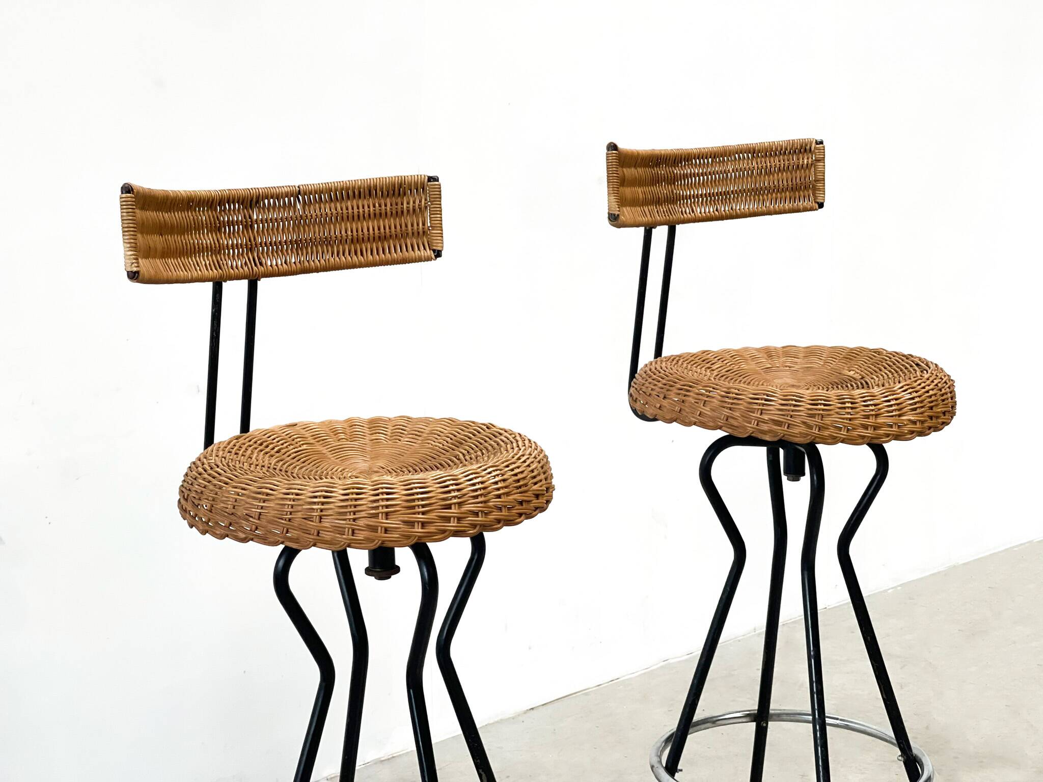 3 rattan barstools