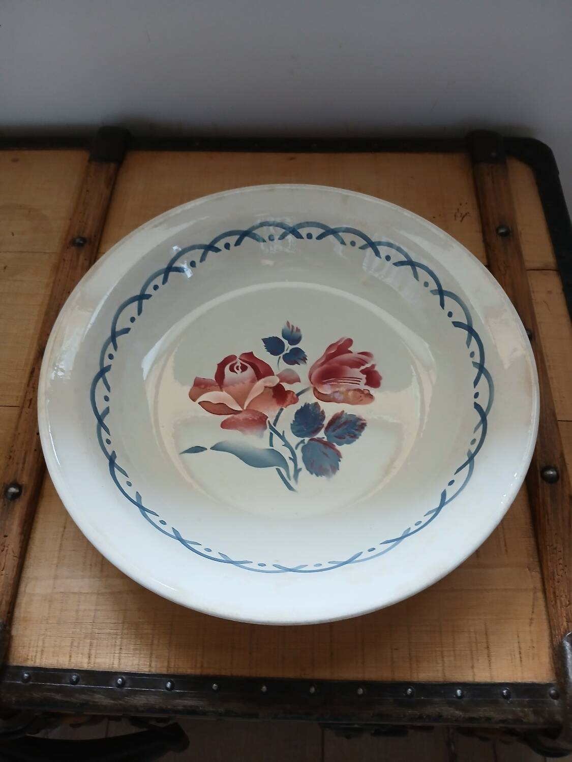 Old Digoin and Sarreguemines dish, "Cannes" model