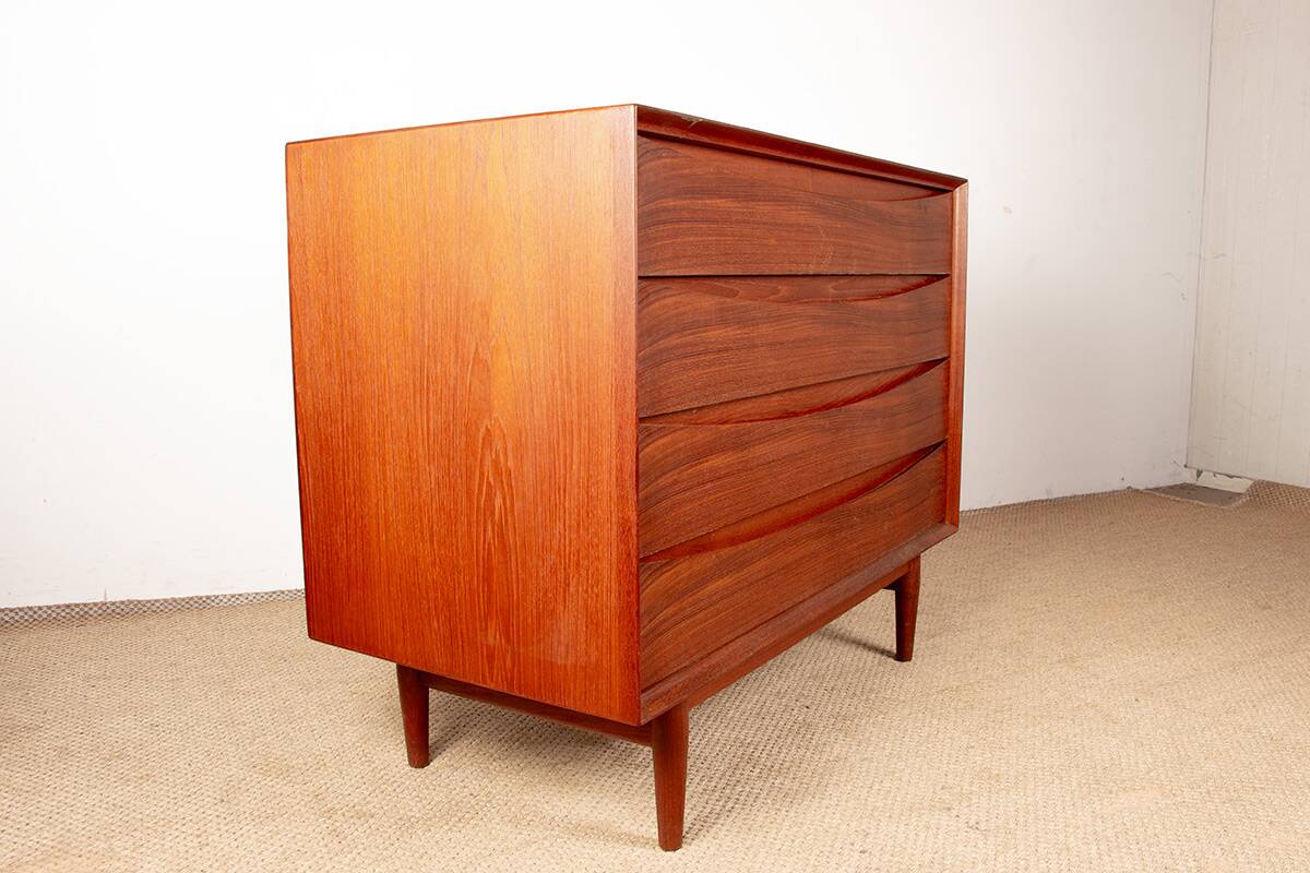 Danish teak chest of drawers, 4 drawers by Arne Vodder for Sibast 1960.