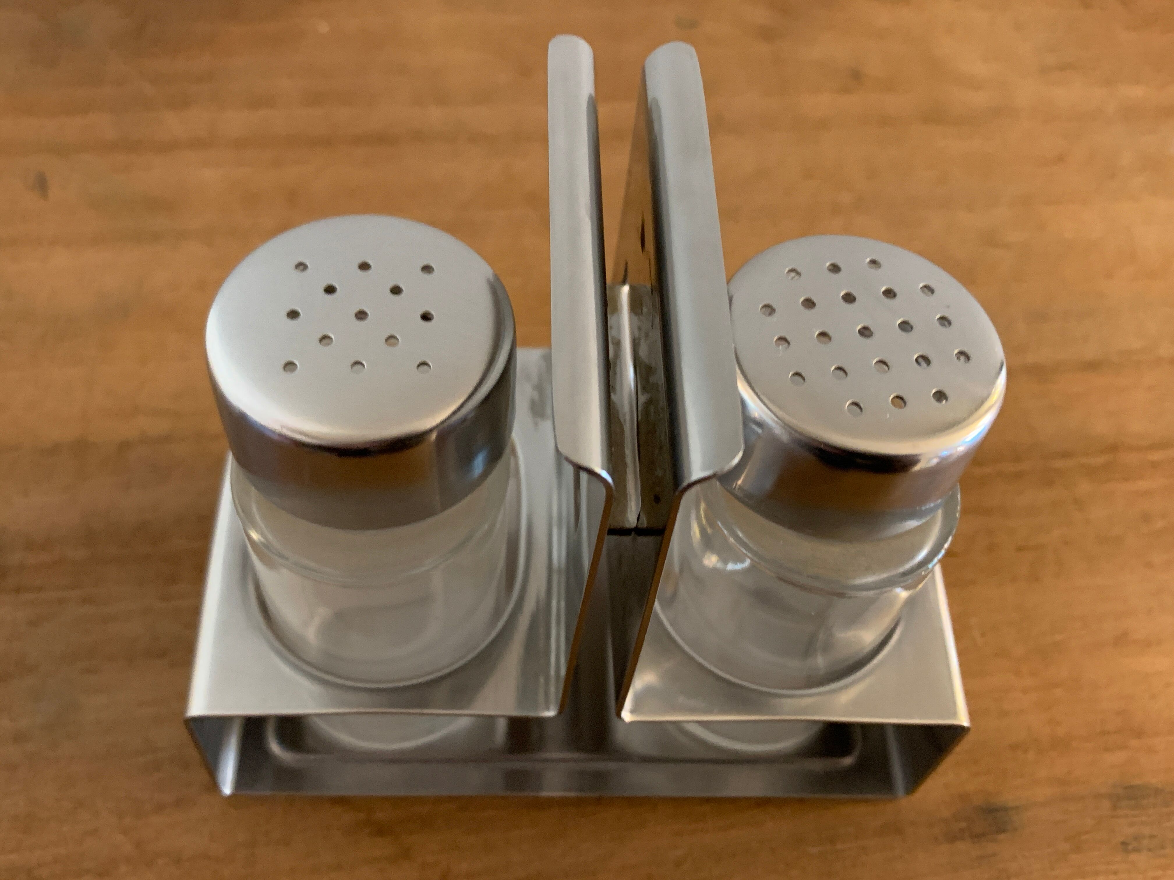Italian salt and pepper shaker in stainless steel and Alessi glass, 1980
