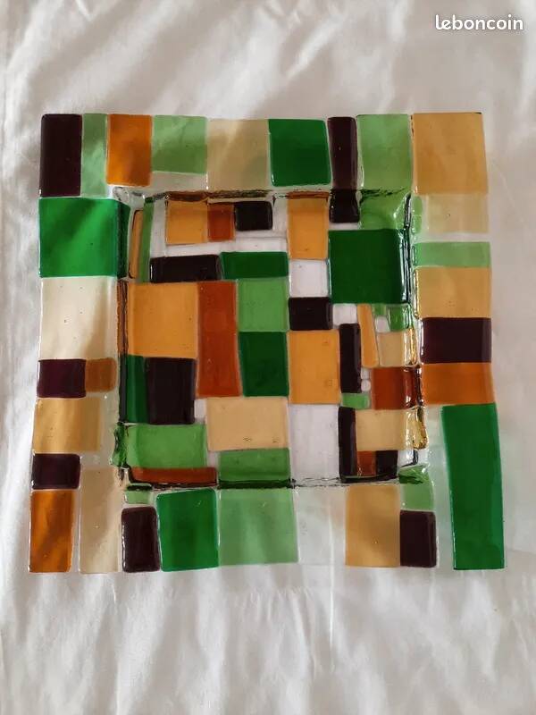 Very beautiful empty pocket in thick colored glass, made by craftsmen