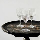 Set of three fine crystal port or aperitif glasses, Saint-Louis style.