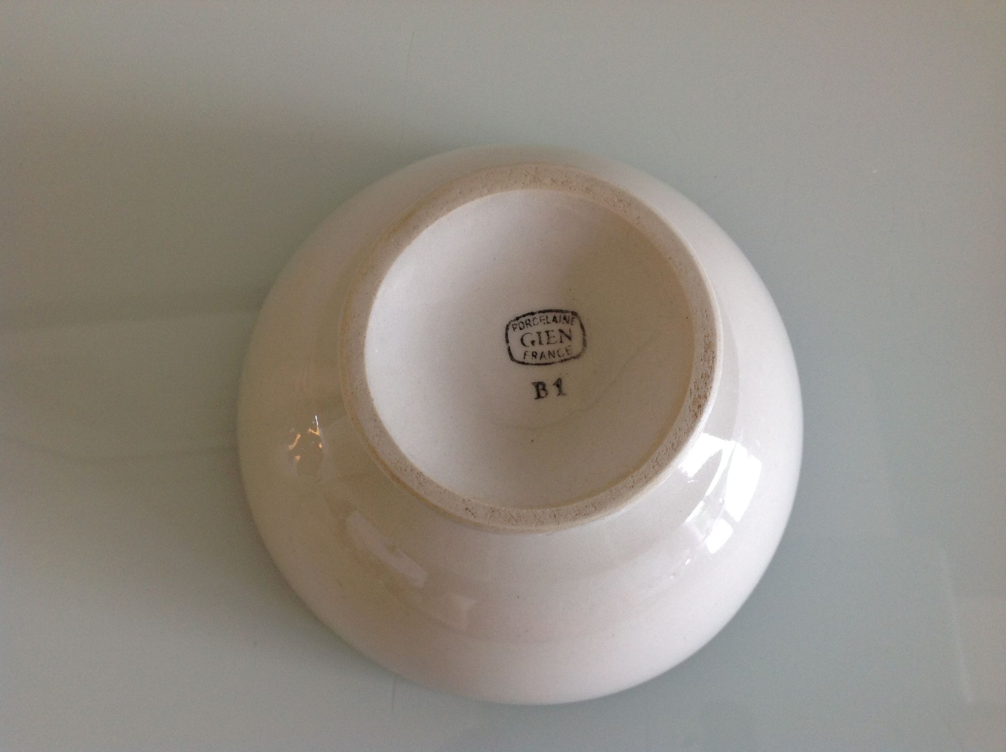 Bol blanc à liseré bleu en porcelaine de Gien