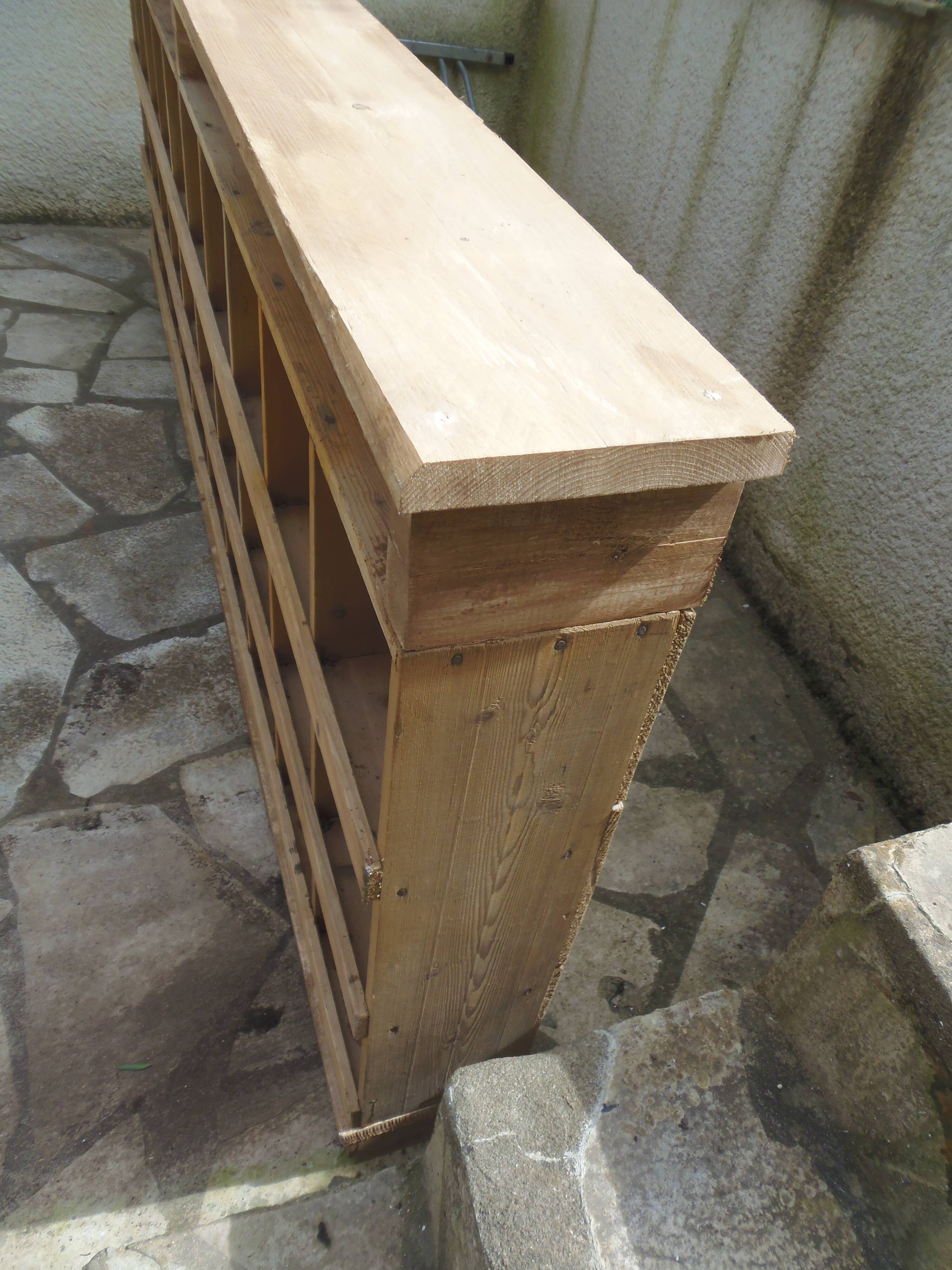 Vintage pitch pine furniture, 30 lockers, 1 niche.