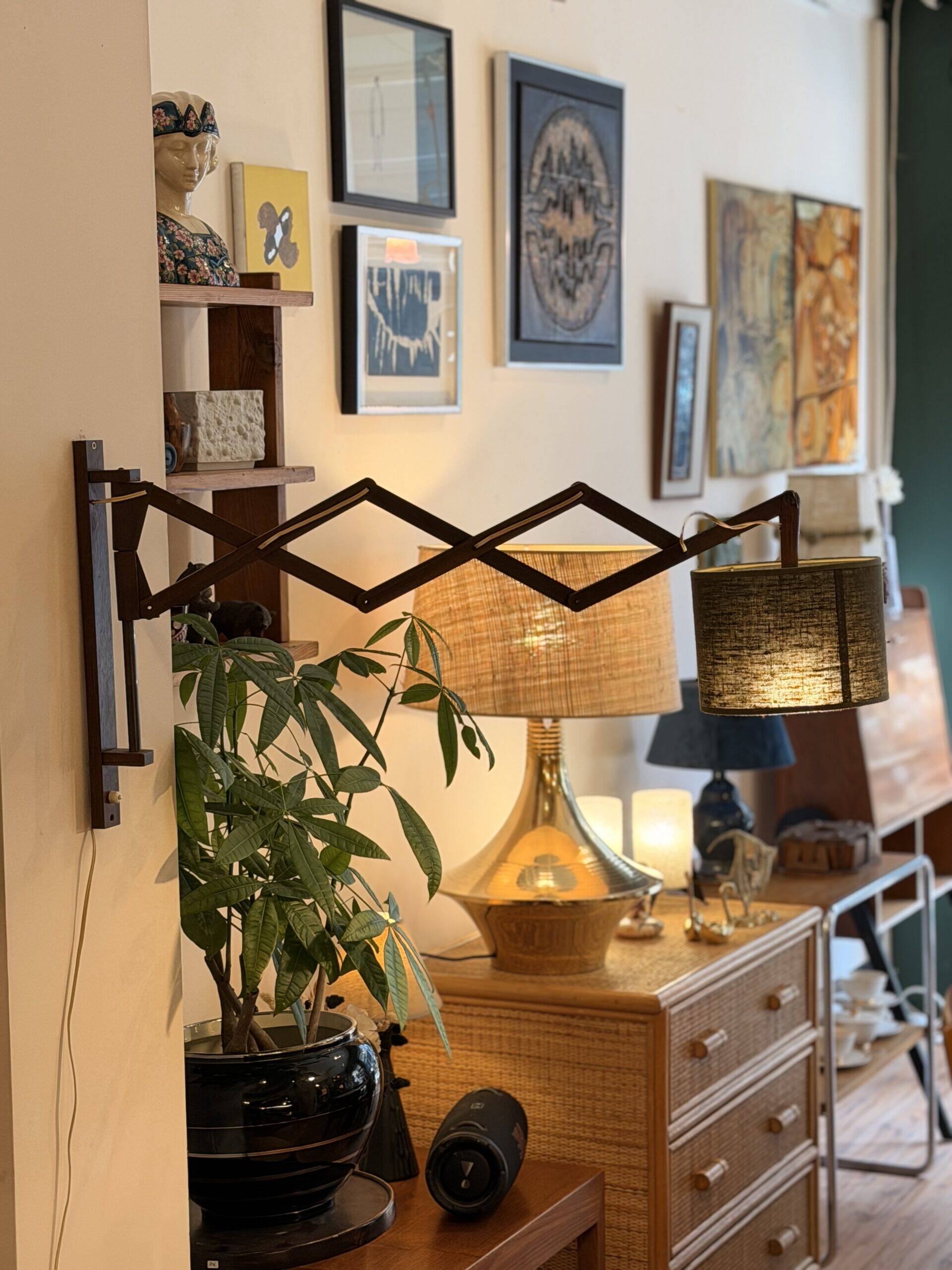 Scandinavian wall lamp in teak, 1960s, with accordion arm.