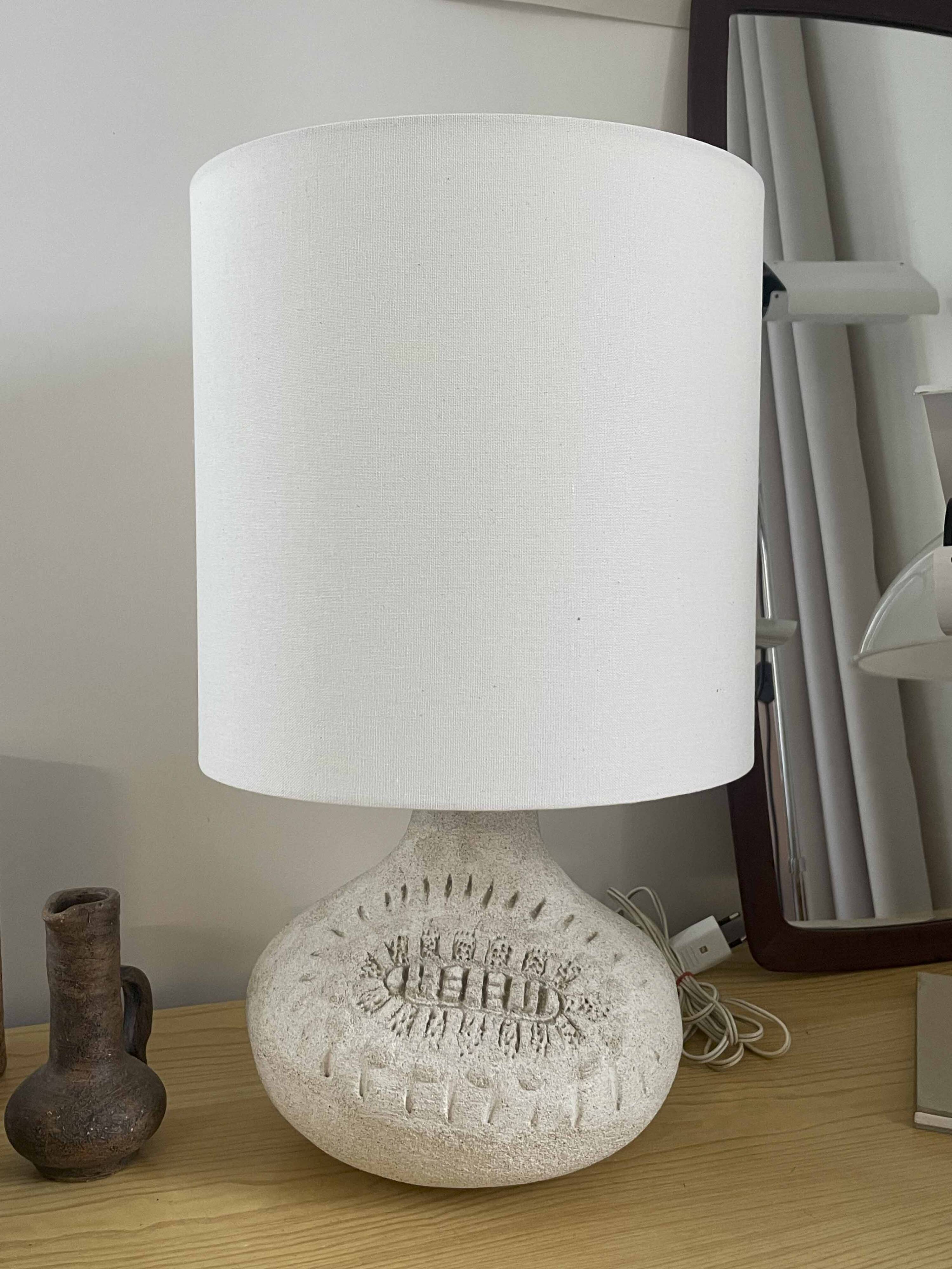 Lampe vintage en pierre sculpté