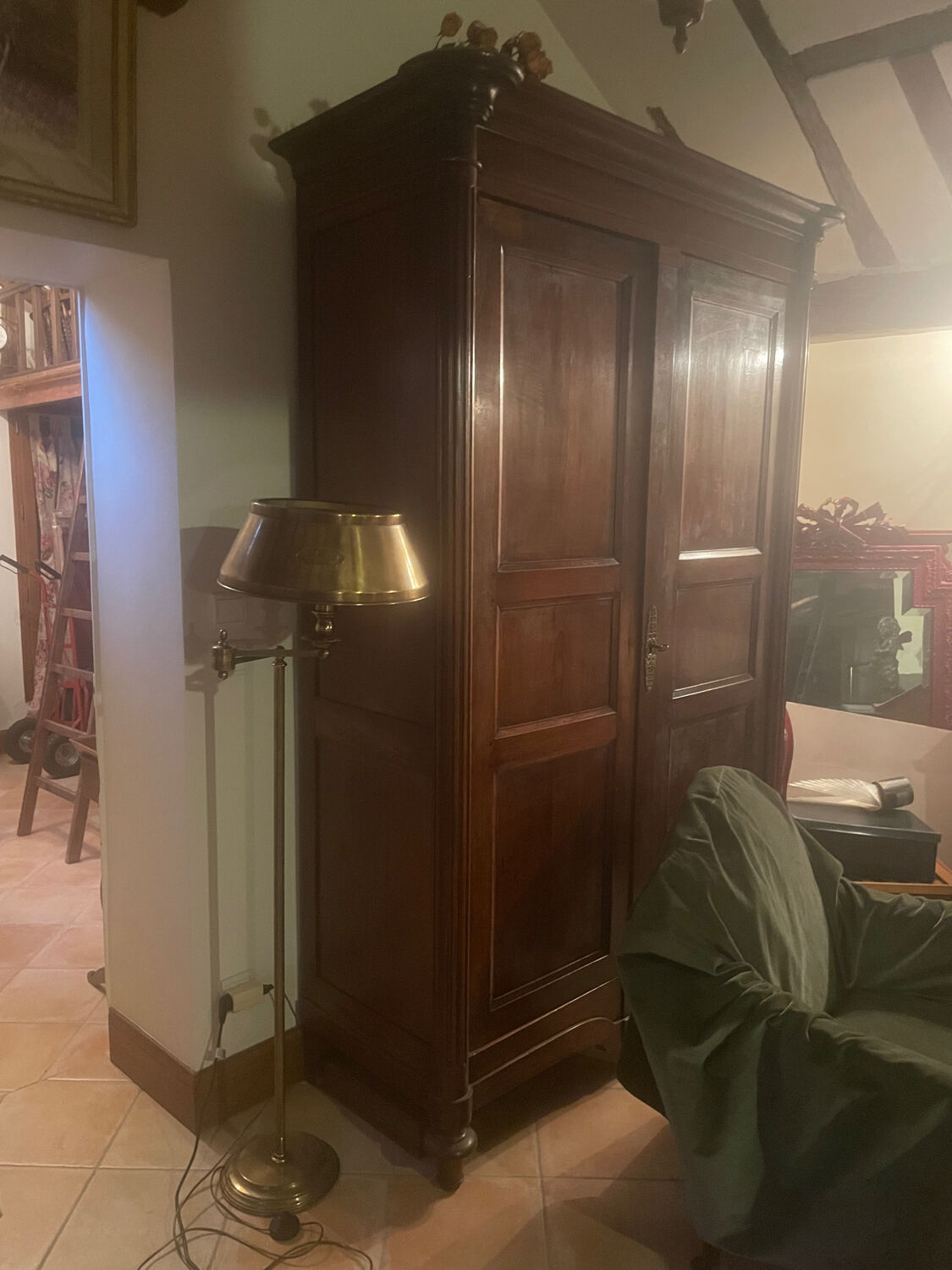 Mahogany wardrobe with fluted columns. Louis XVI style.