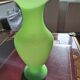 Grand vase balustre en verre opalin couleur anis hauteur 31 cm