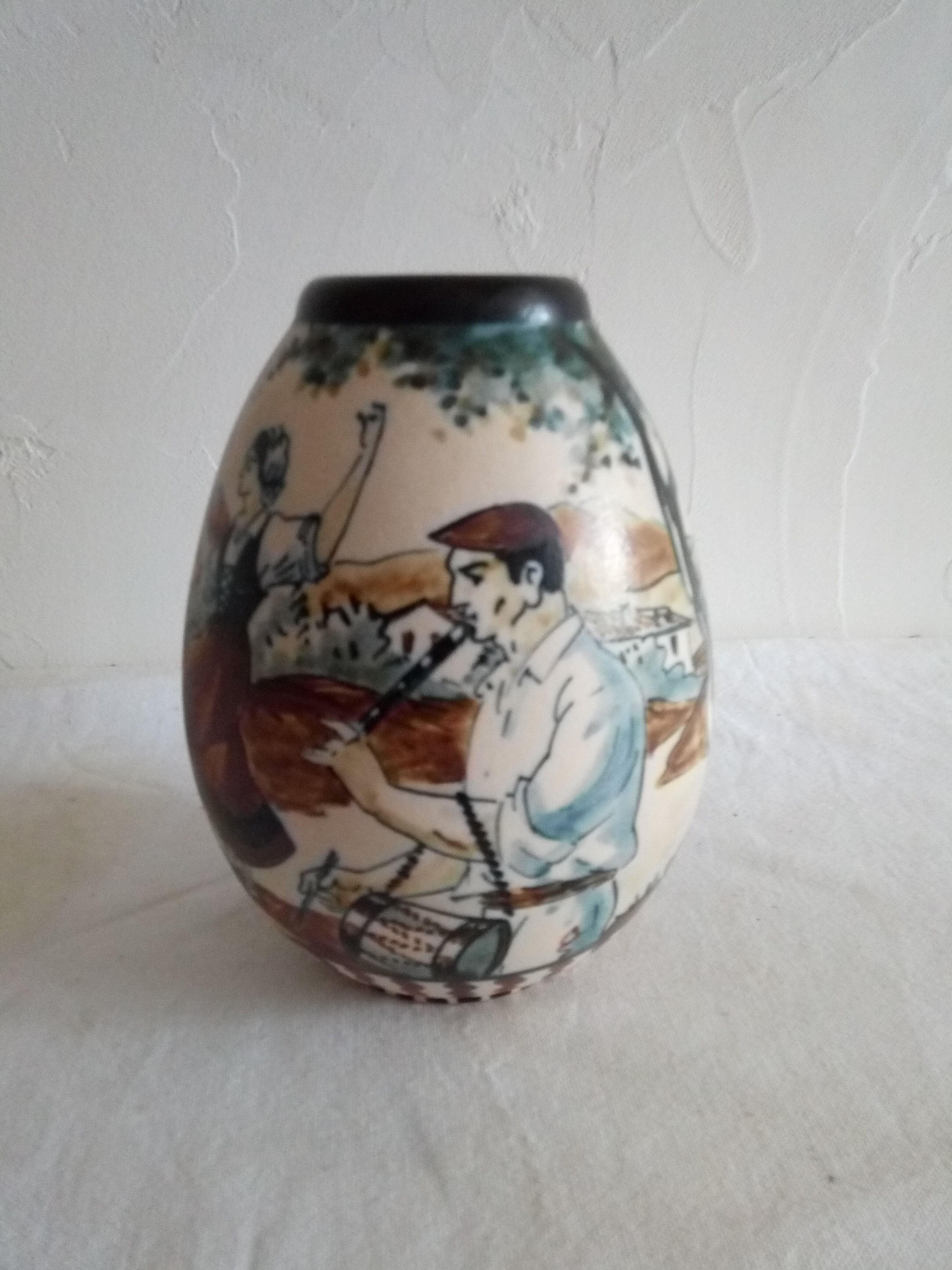 Ciboure sandstone vase by R. Berne.