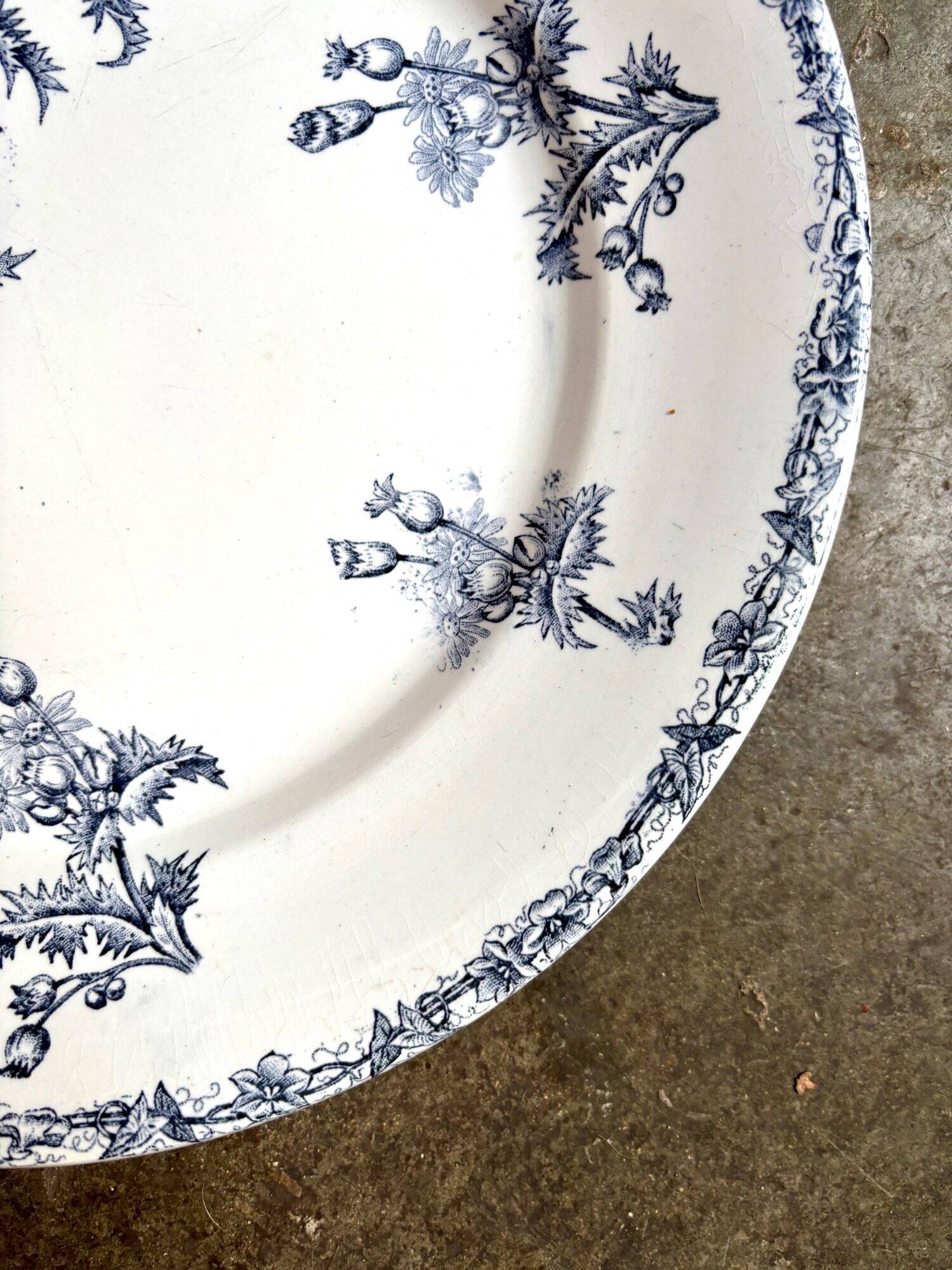 Clairefontaine - Léon Graves round dish in iron earth, "Chardonnerets" service, late 19th century