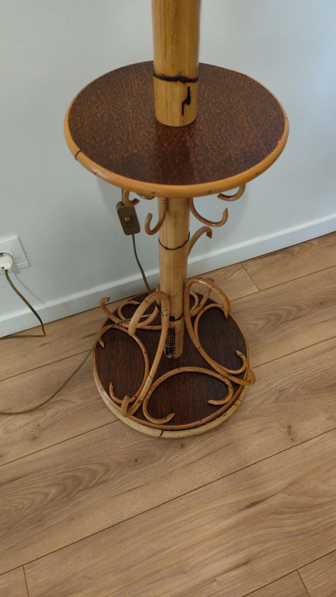 Lampadaire en rotin