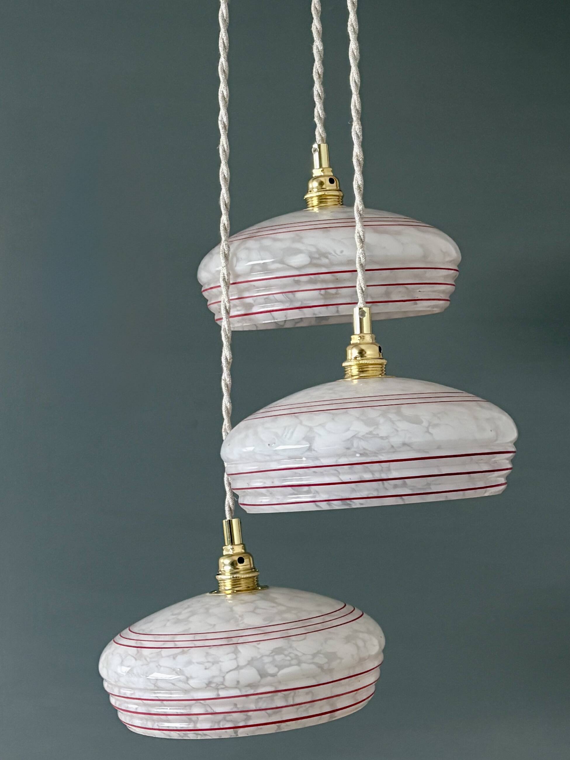 Vintage triple suspension lampshade in Clichy glass, white and red.