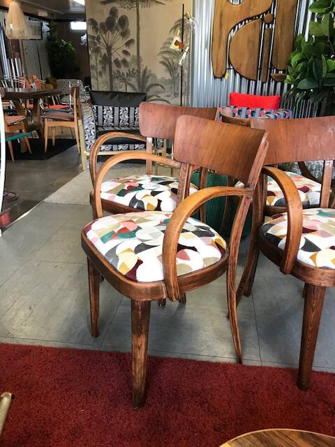 Thonet chair with armrests in perfect condition.