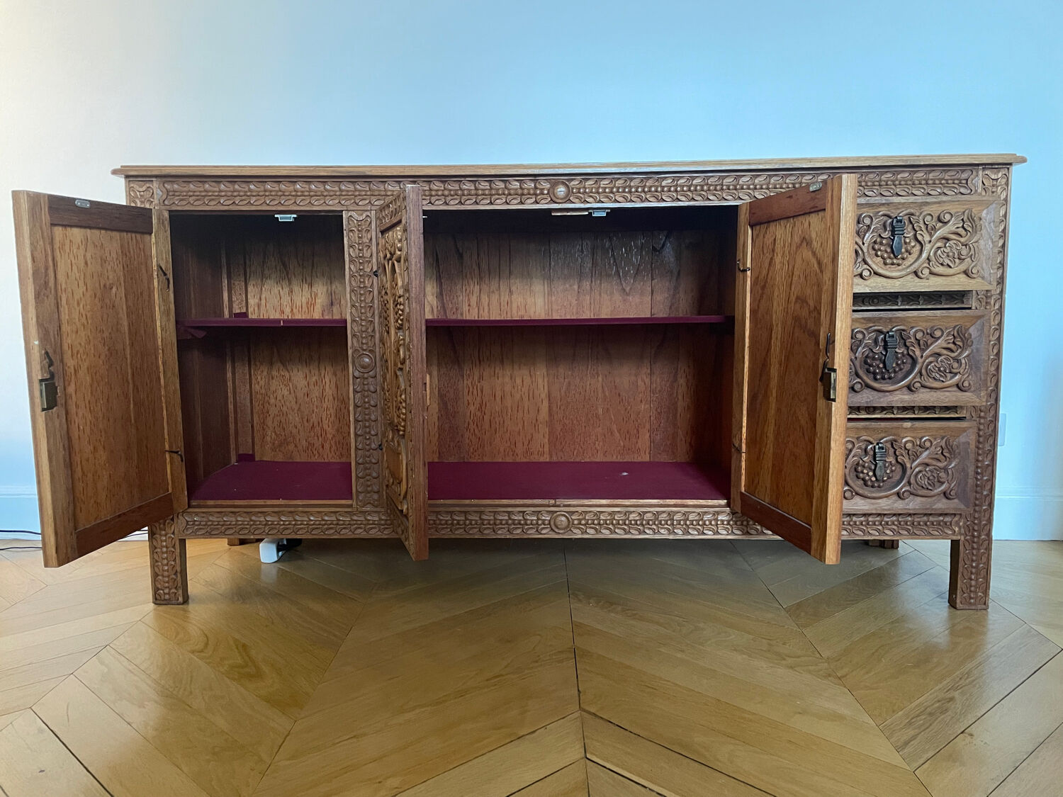 Buffet sculpté à la main, Pérou, bois intégral