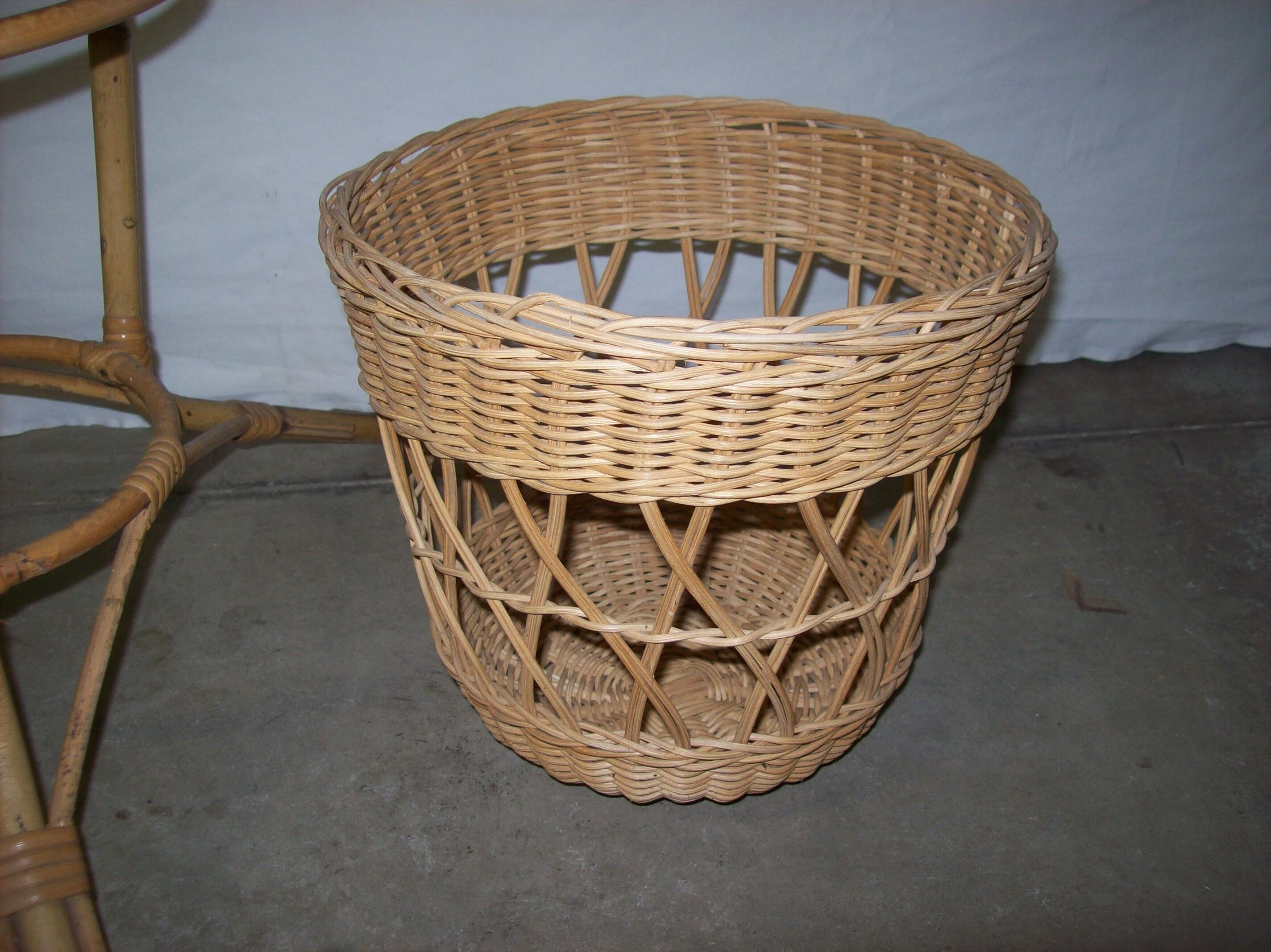 Door plant in rattan and wicker