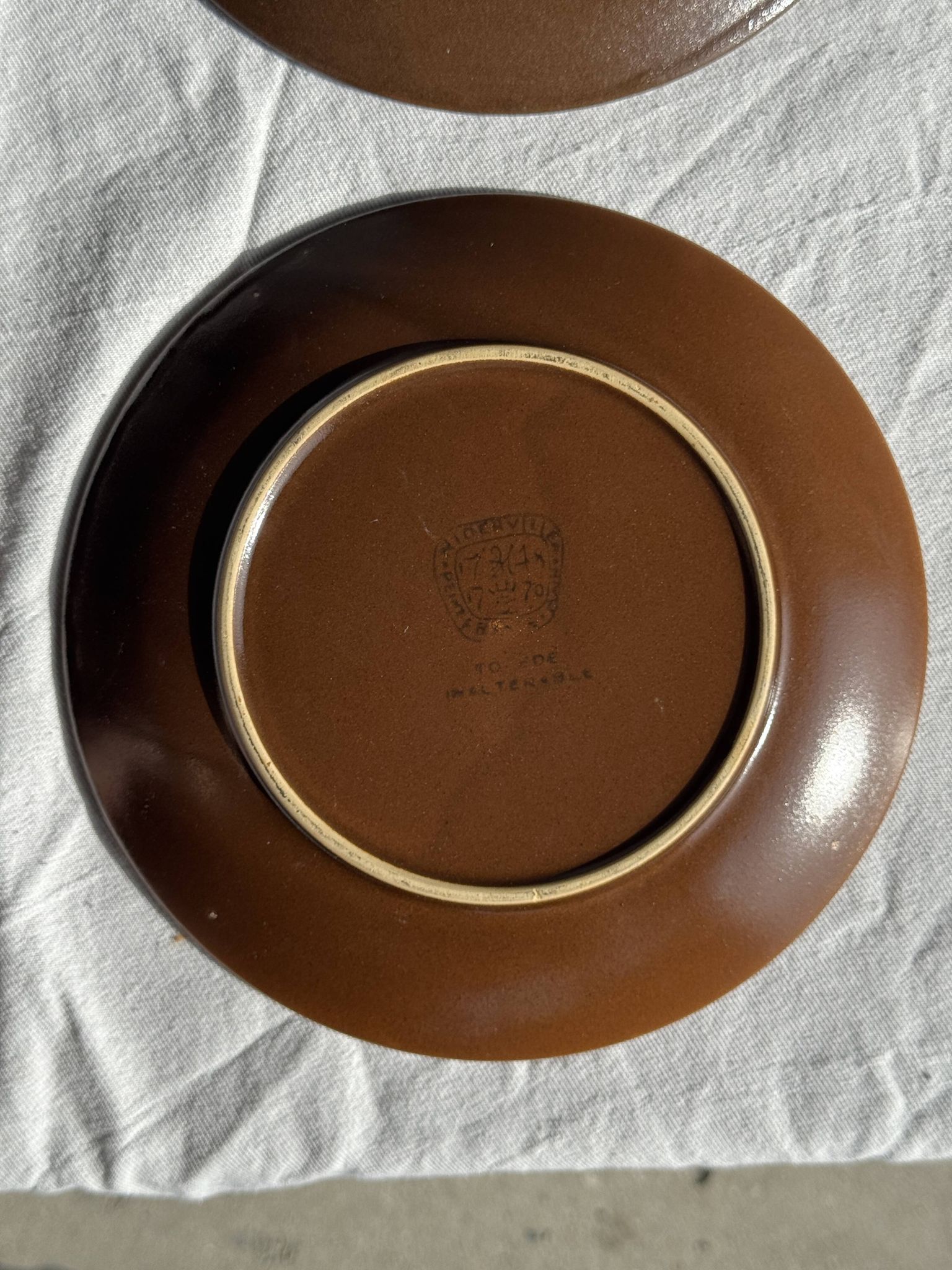 Lot de 6 assiettes à dessert vintage en grès brun