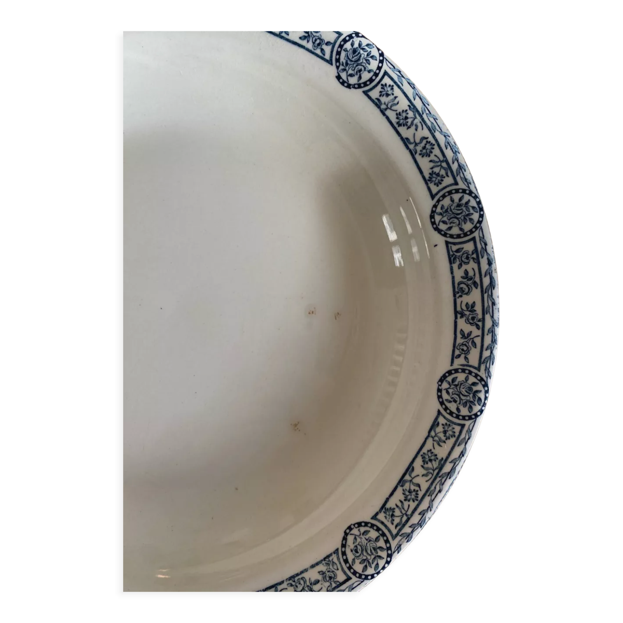 Plat creux en terre de fer