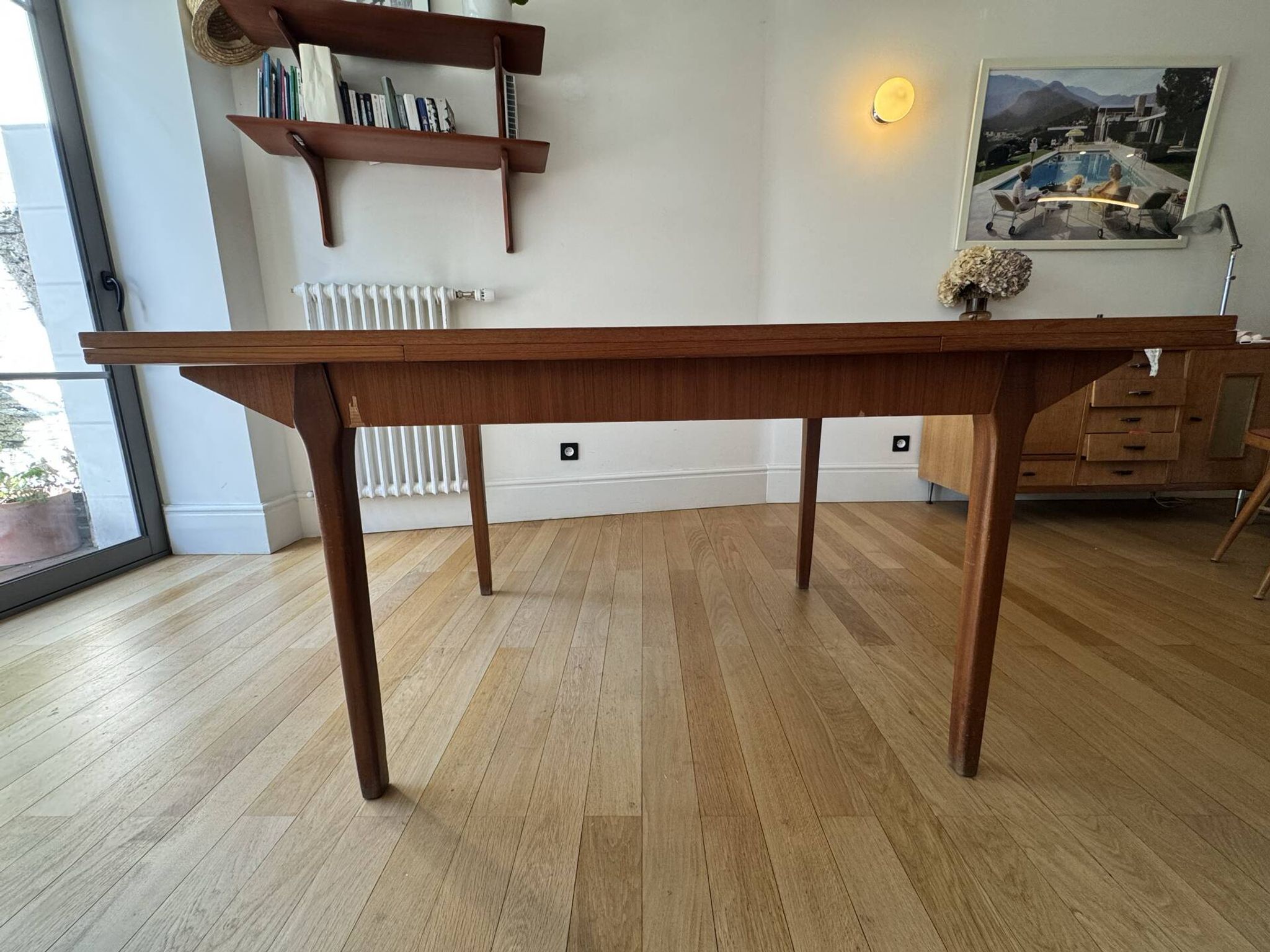 Extendable Scandinavian table