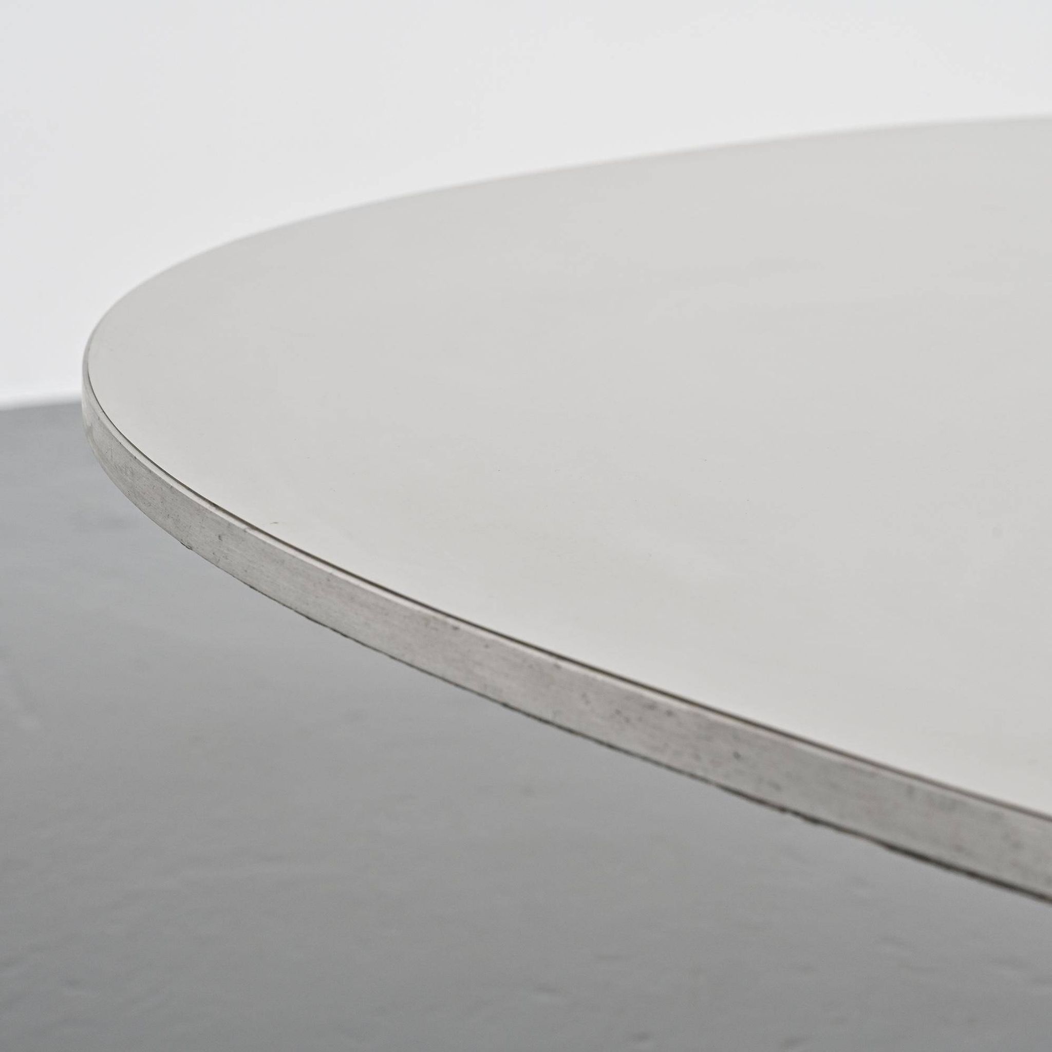 Coffee table by Arne Jacobsen, Fritz Hansen, circa 1970.