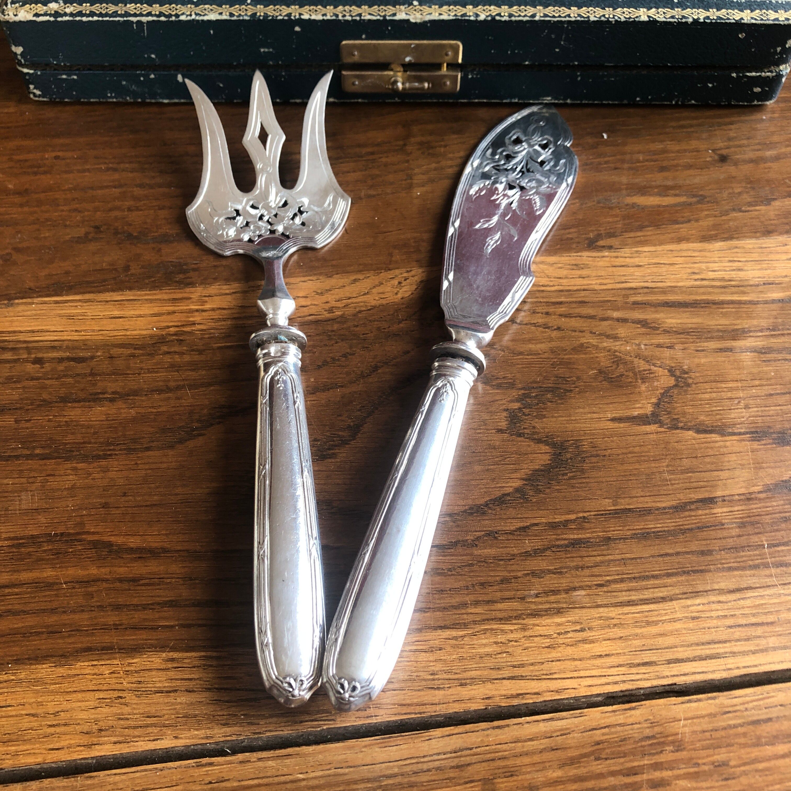 Cutlery serving fish silverware