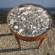 Table bouillotte de style Louis XVI marqueterie