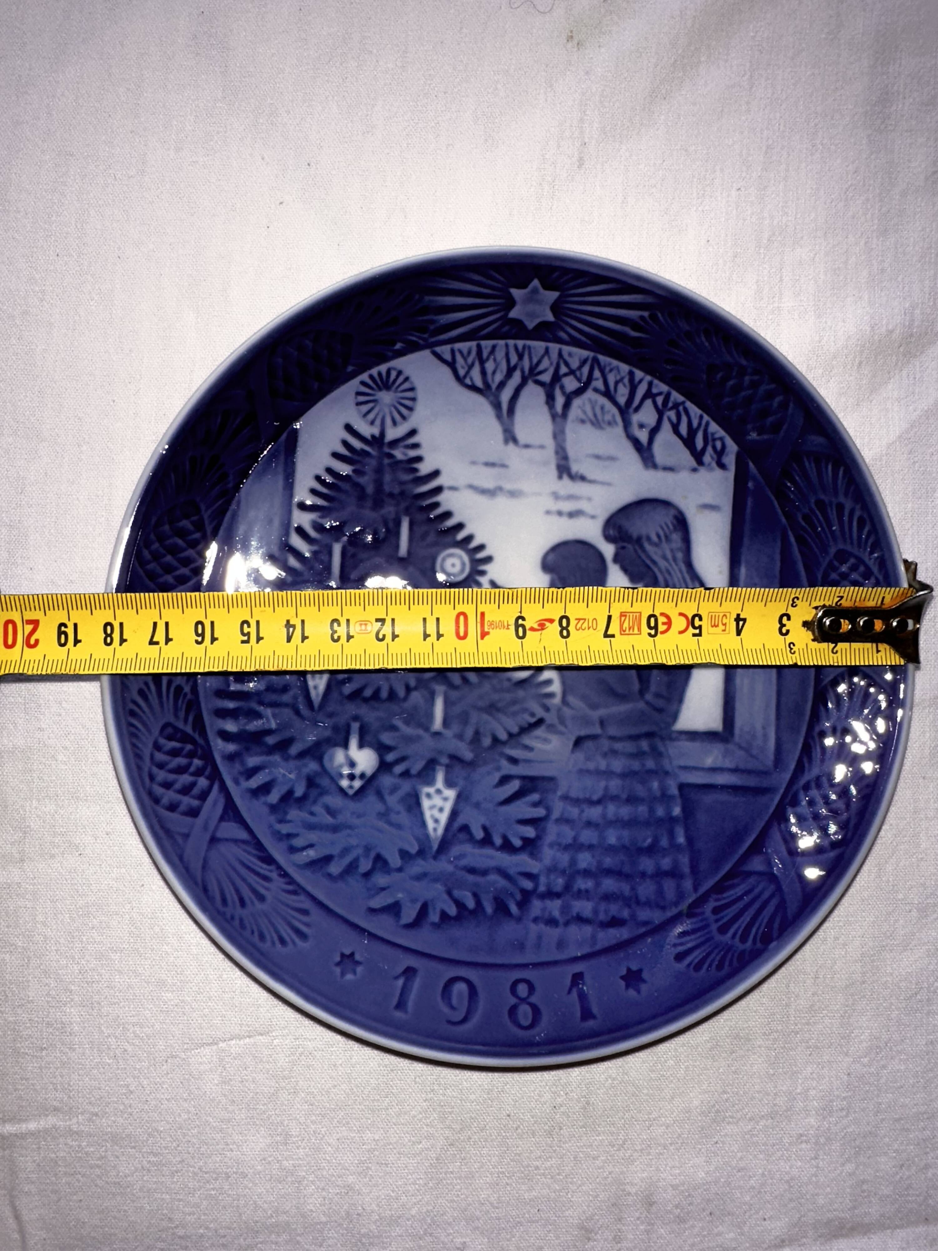 Royal Copenhagen porcelain Christmas plate 1981