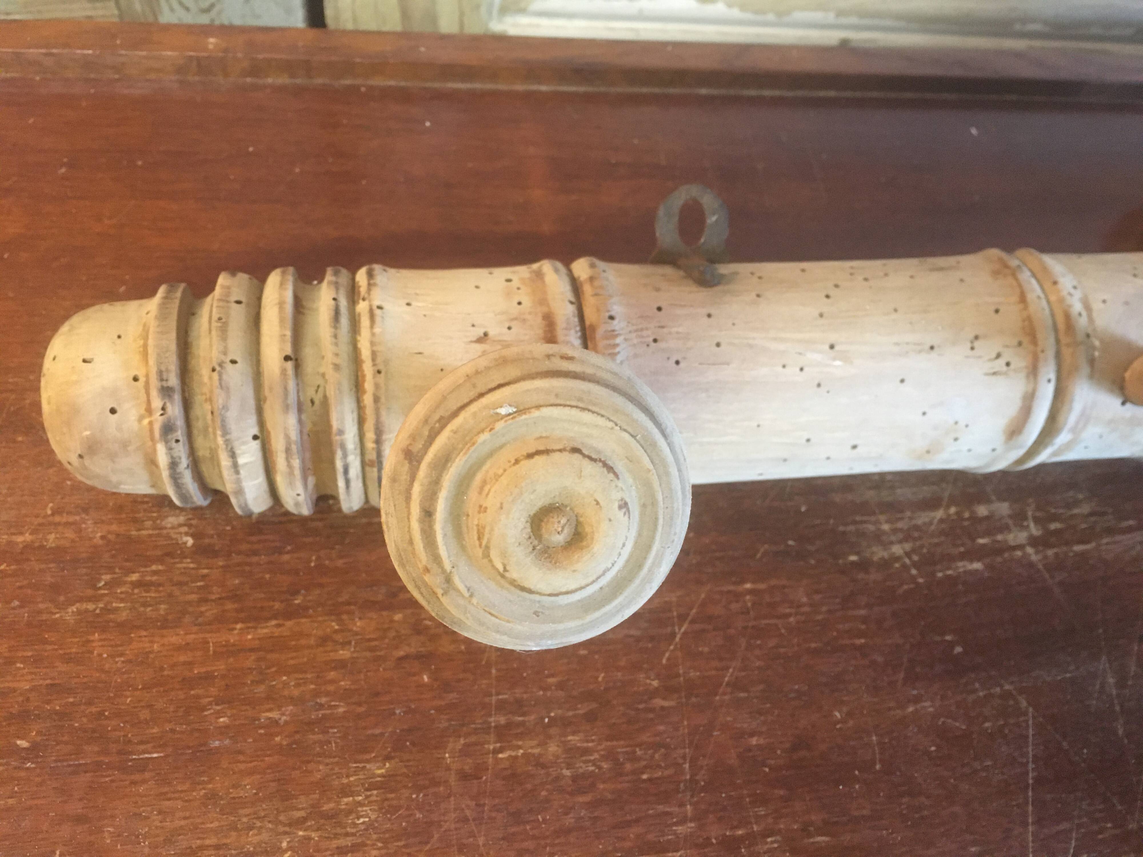 Wall coat rack with 4 hooks in raw wood