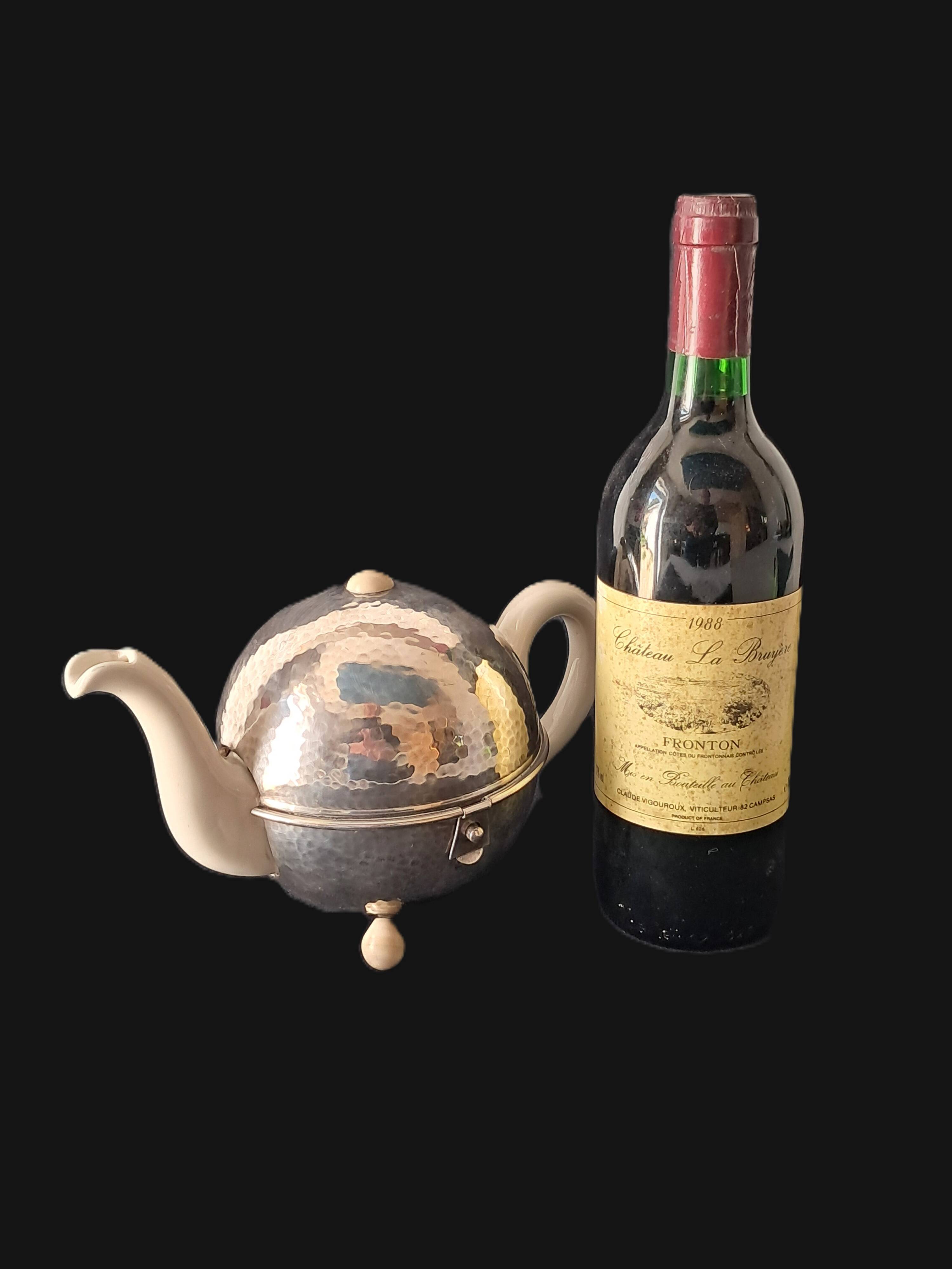 Théière Art Déco / Bauhaus en Métal Argenté Martelé et Faïence par WMF