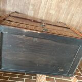 Louis XVI style chest of drawers, spinning top legs - transition style marquetry