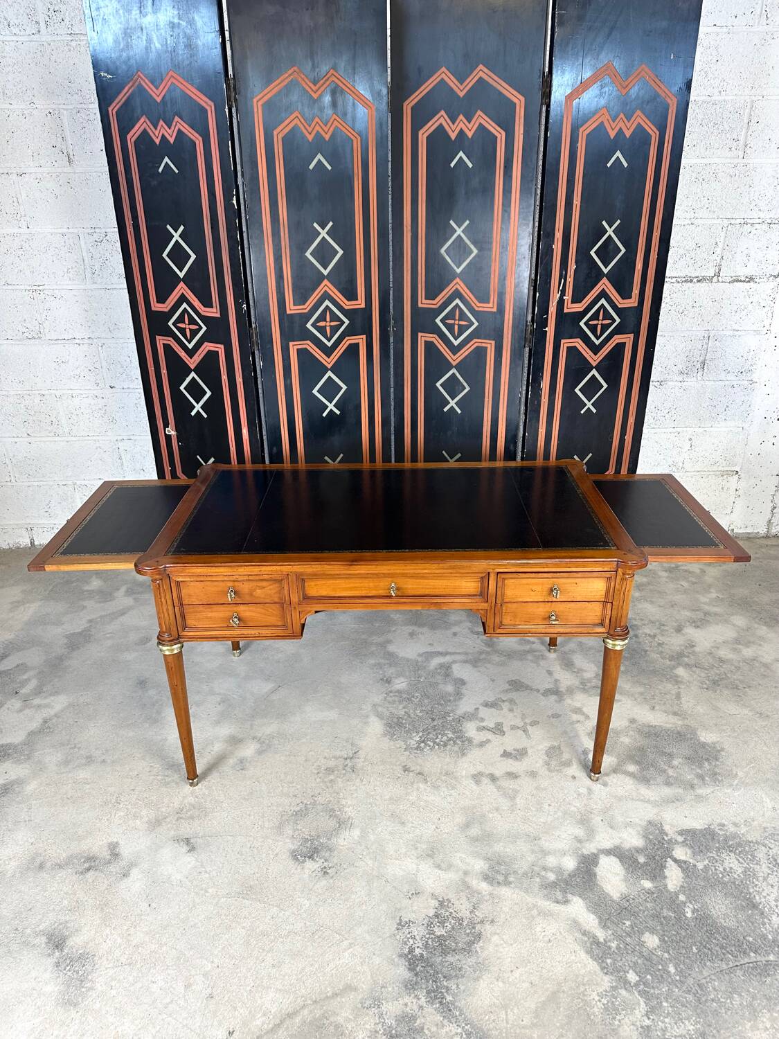 Bureau plat Louis XVI dessus cuir noir