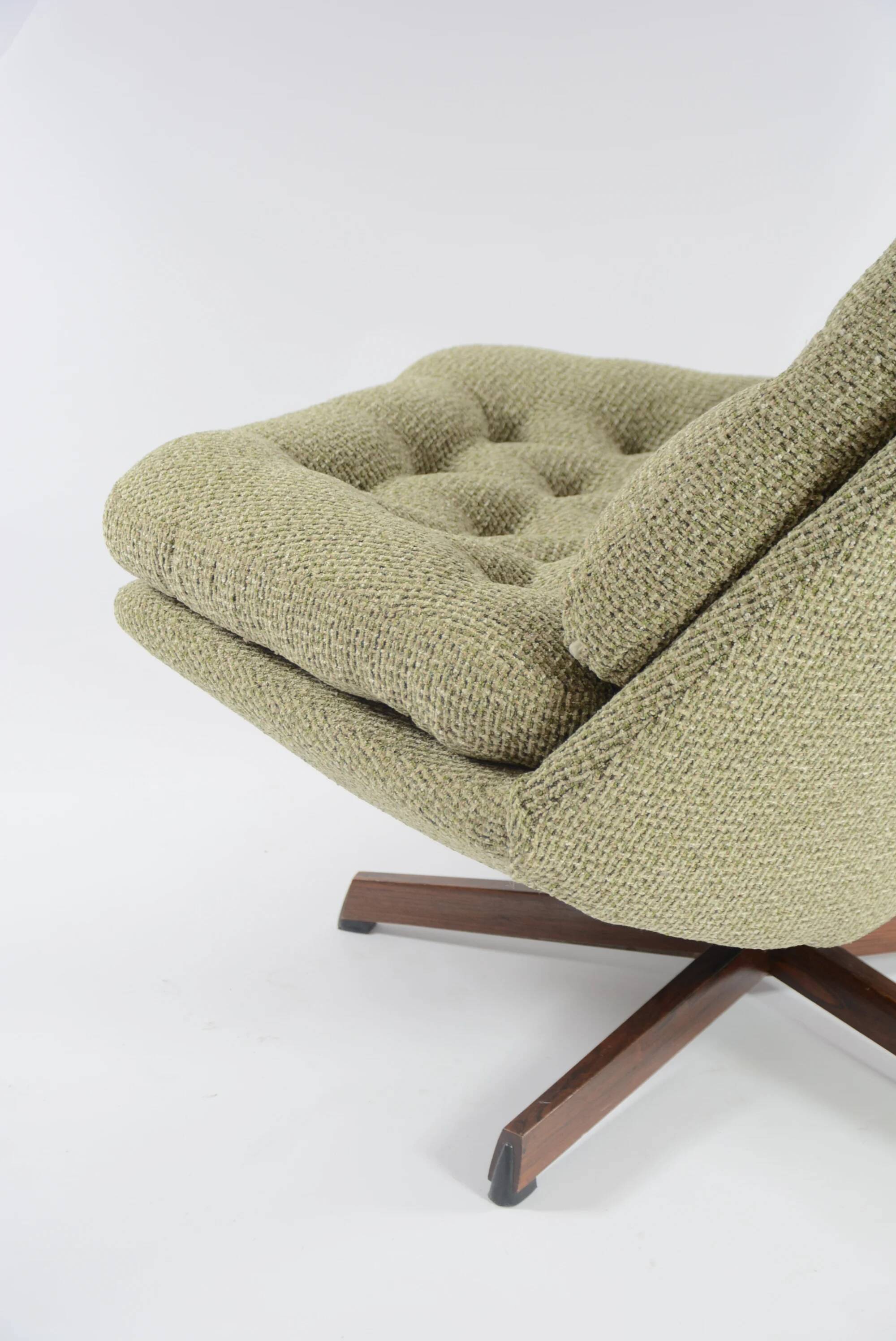 Green swivel Scandinavian armchair