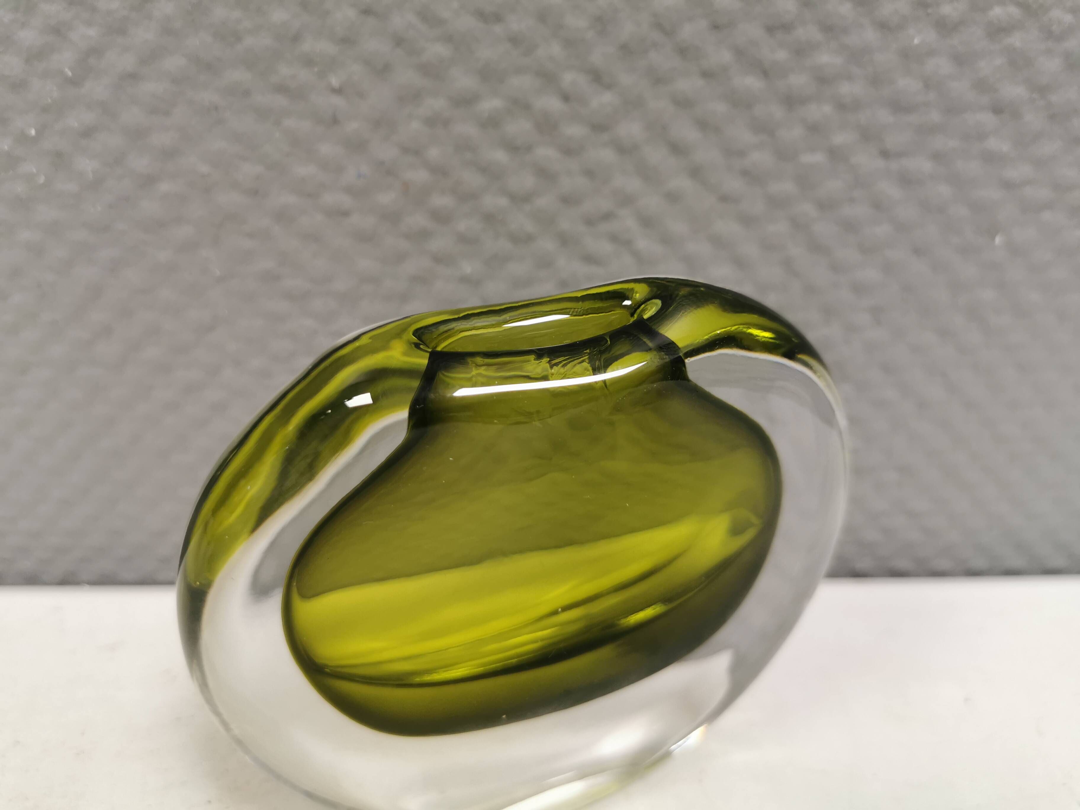 An exceptionally beautiful vase crafted using the ‘Sommerso’ technique.