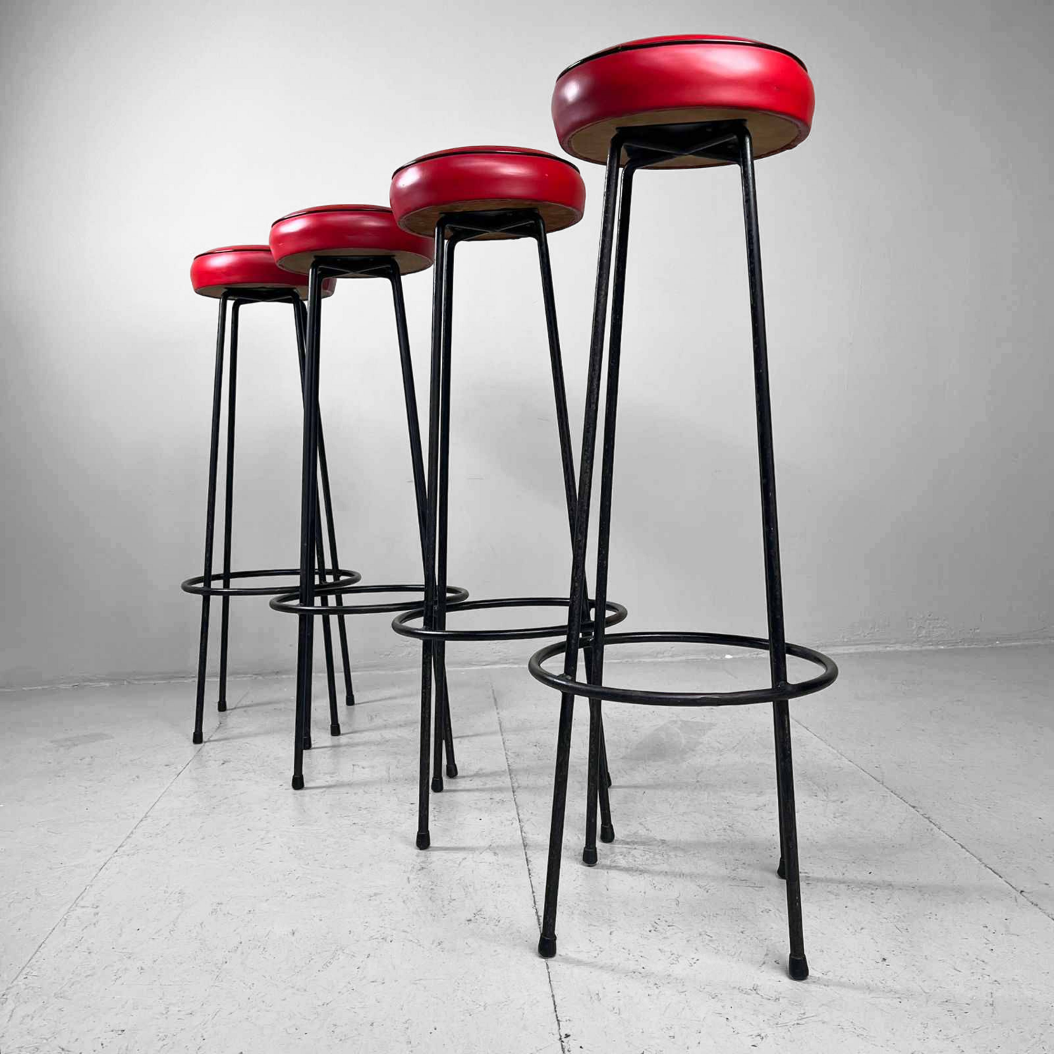 Set of 4 bar stools fifties in red skaï