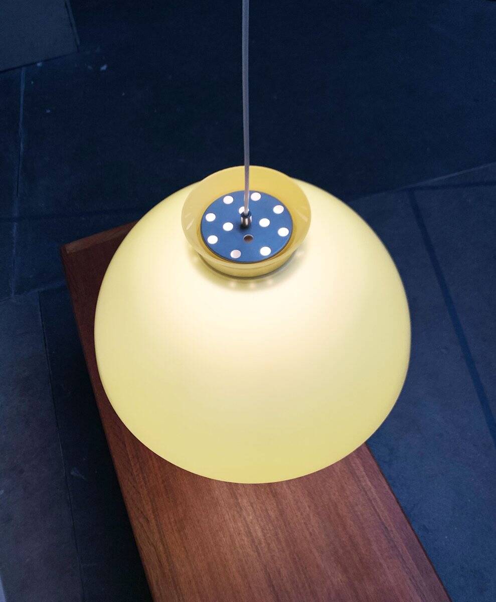 Suspended lamp model KD6 space age from the mid-century by Achille and Pier Giacomo Castiglioni for Kartell, 1960s.