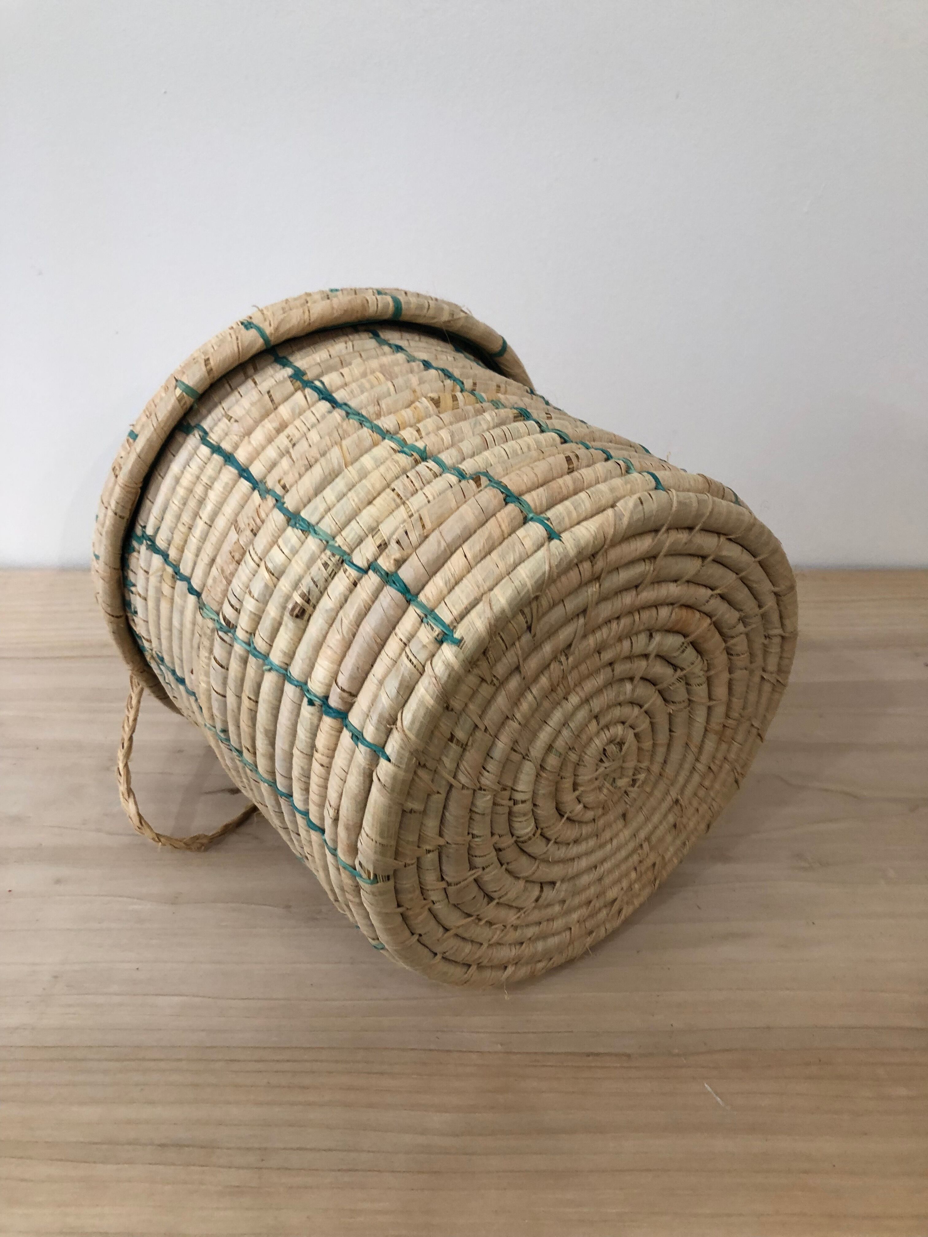 Wicker basket to hang