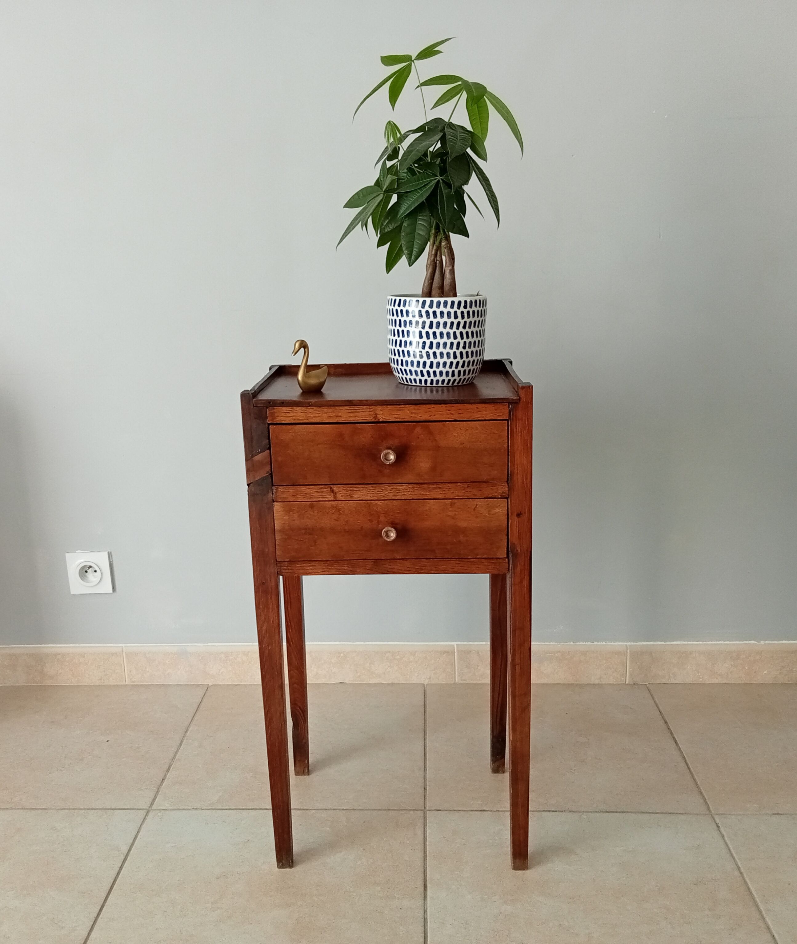 Walnut side table 20s/30s