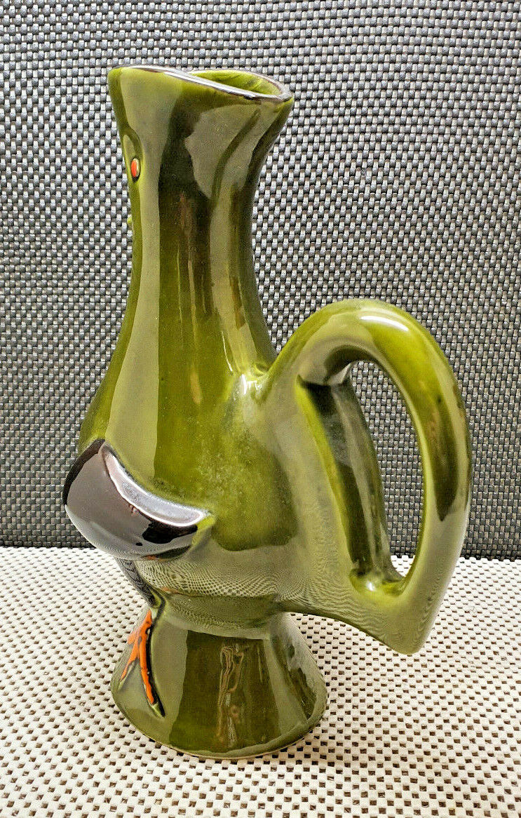 Pitcher in barbotine