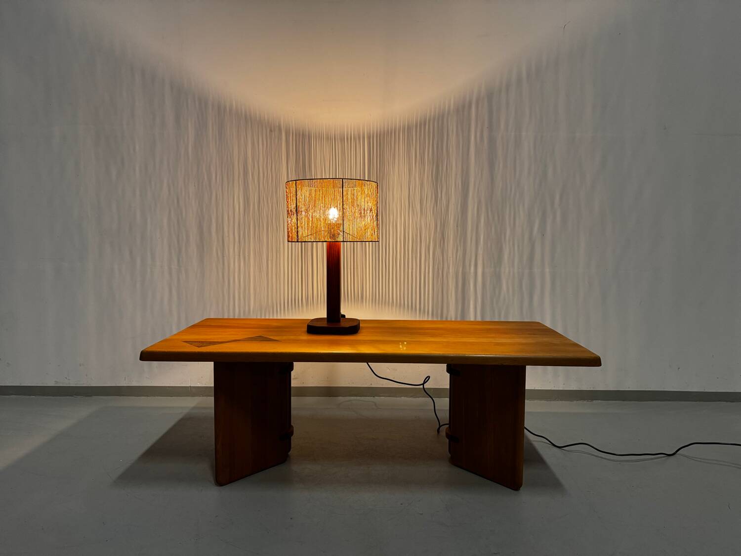 Lampe de table vintage en pin et teck avec nouvel abat-jour, années 70.